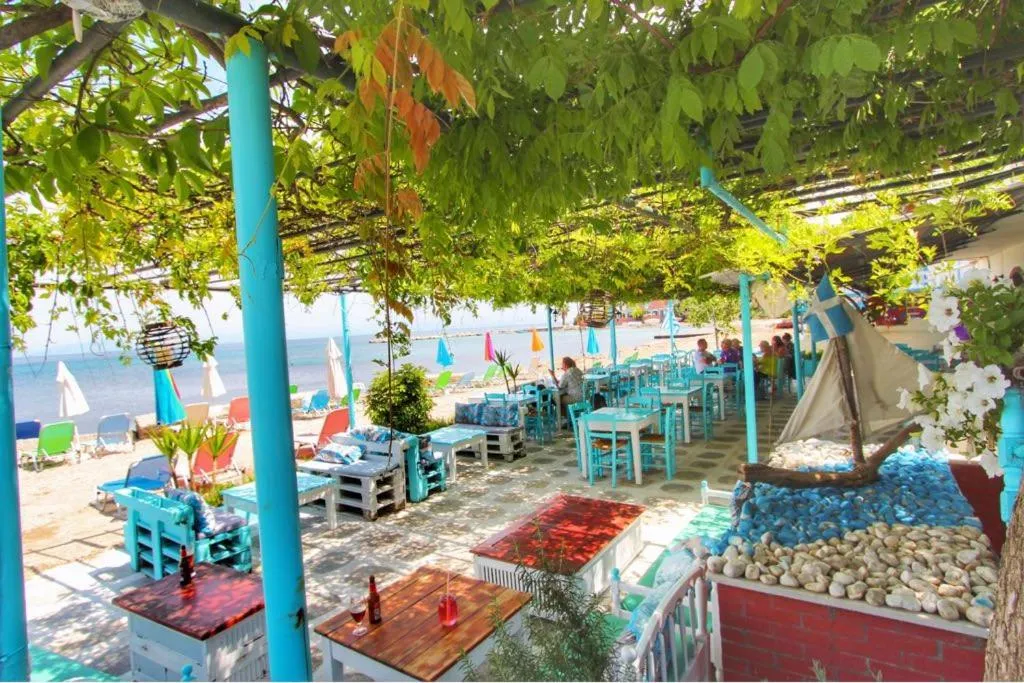 Restaurant/places to eat in Avra Budget Beach Rooms