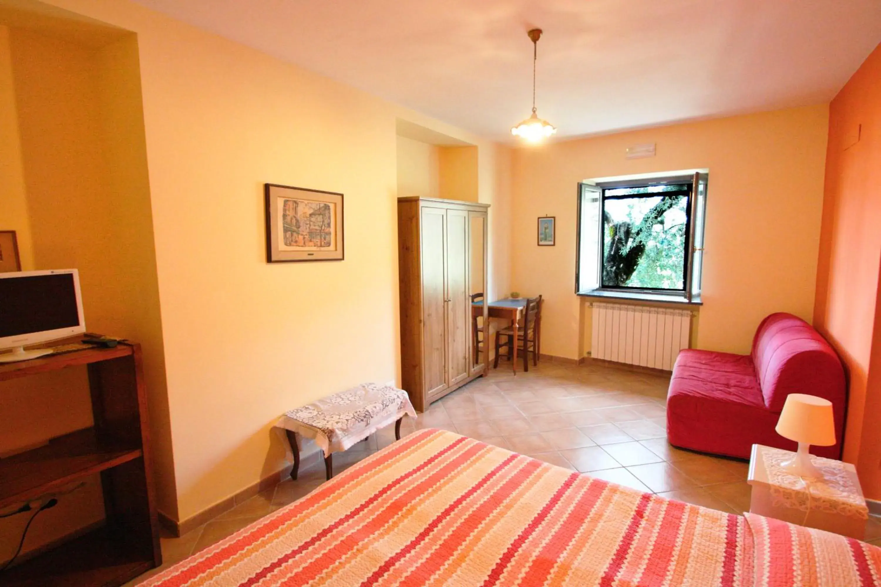 Triple Room in Casarufolo Paradise Triple Room in Casarufolo Paradise