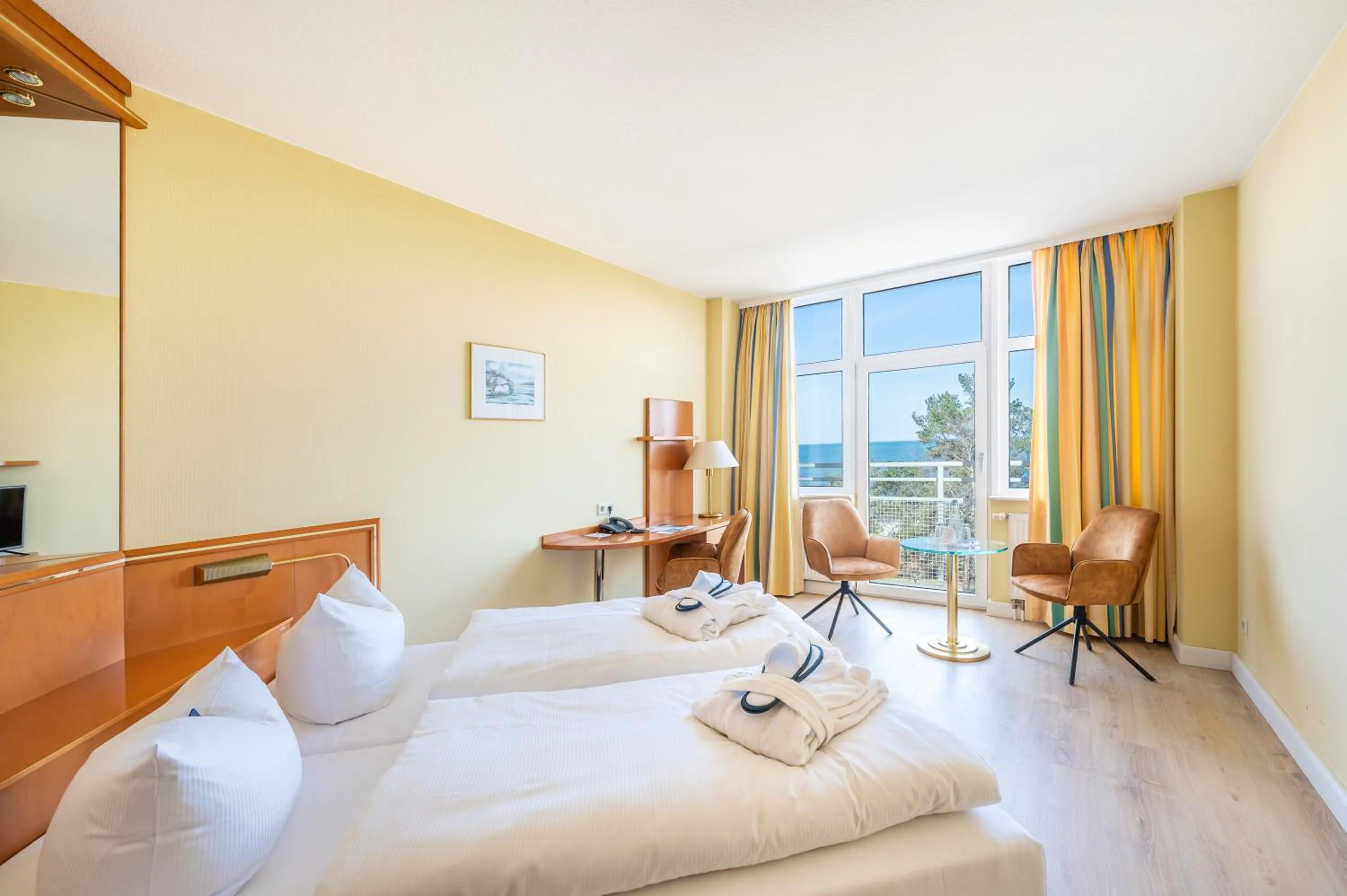 Bedroom, Bed in Arkona Strandhotel