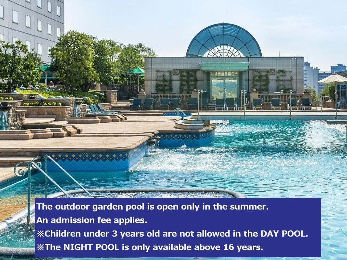 Swimming pool in Hotel East 21 Tokyo