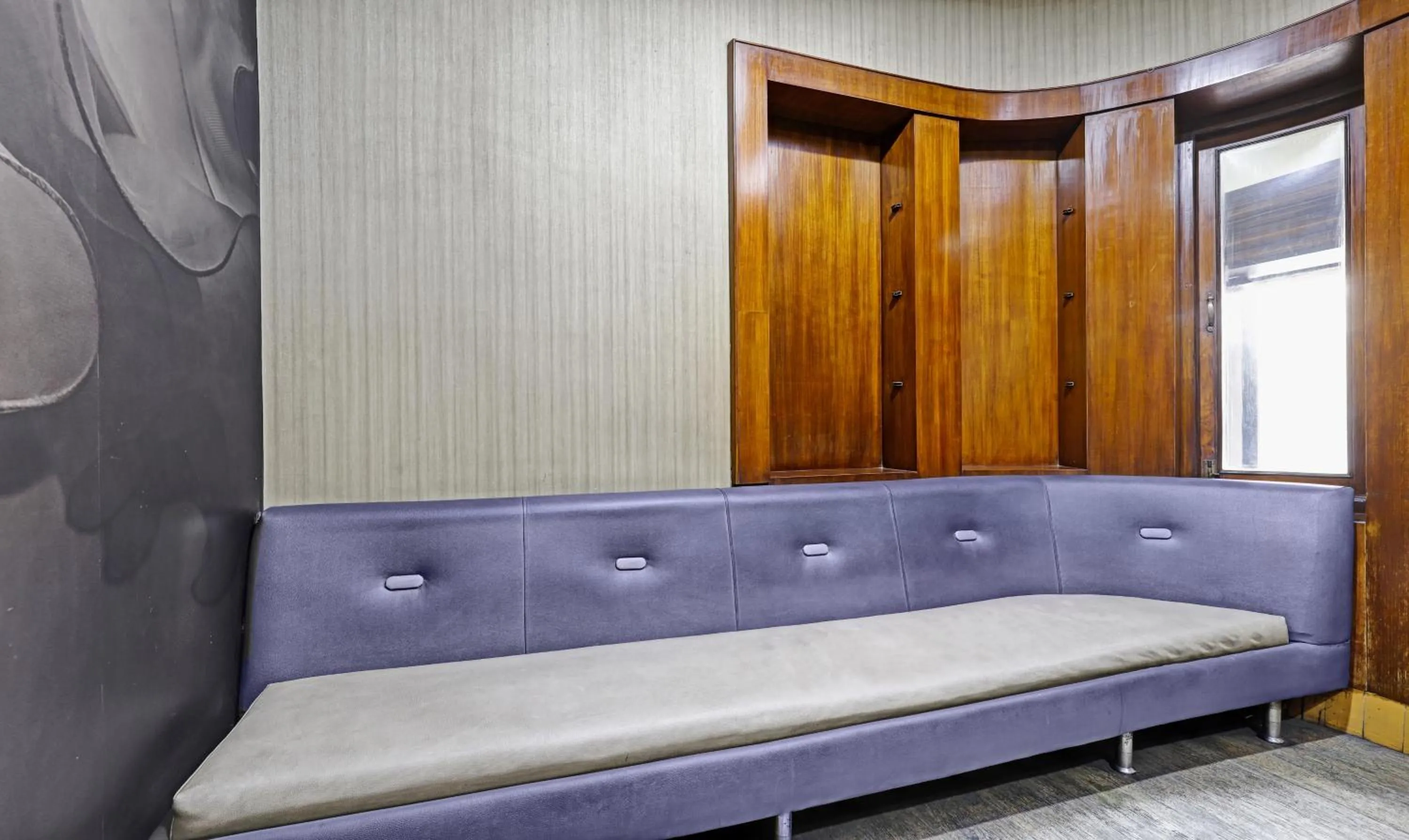 Seating area in Treebo Apollo