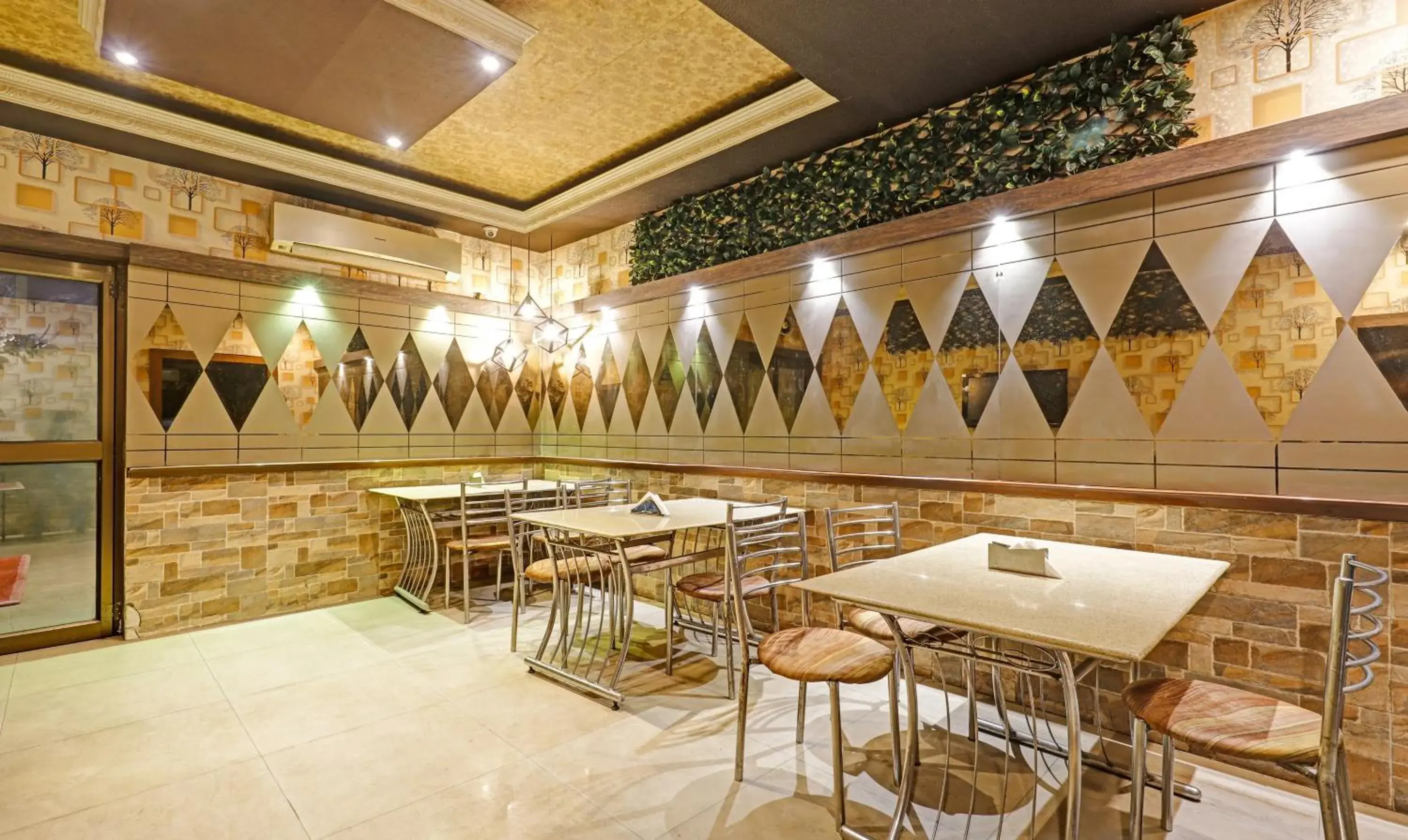 Restaurant/places to eat in Treebo Apollo Restaurant/places to eat in Treebo Apollo