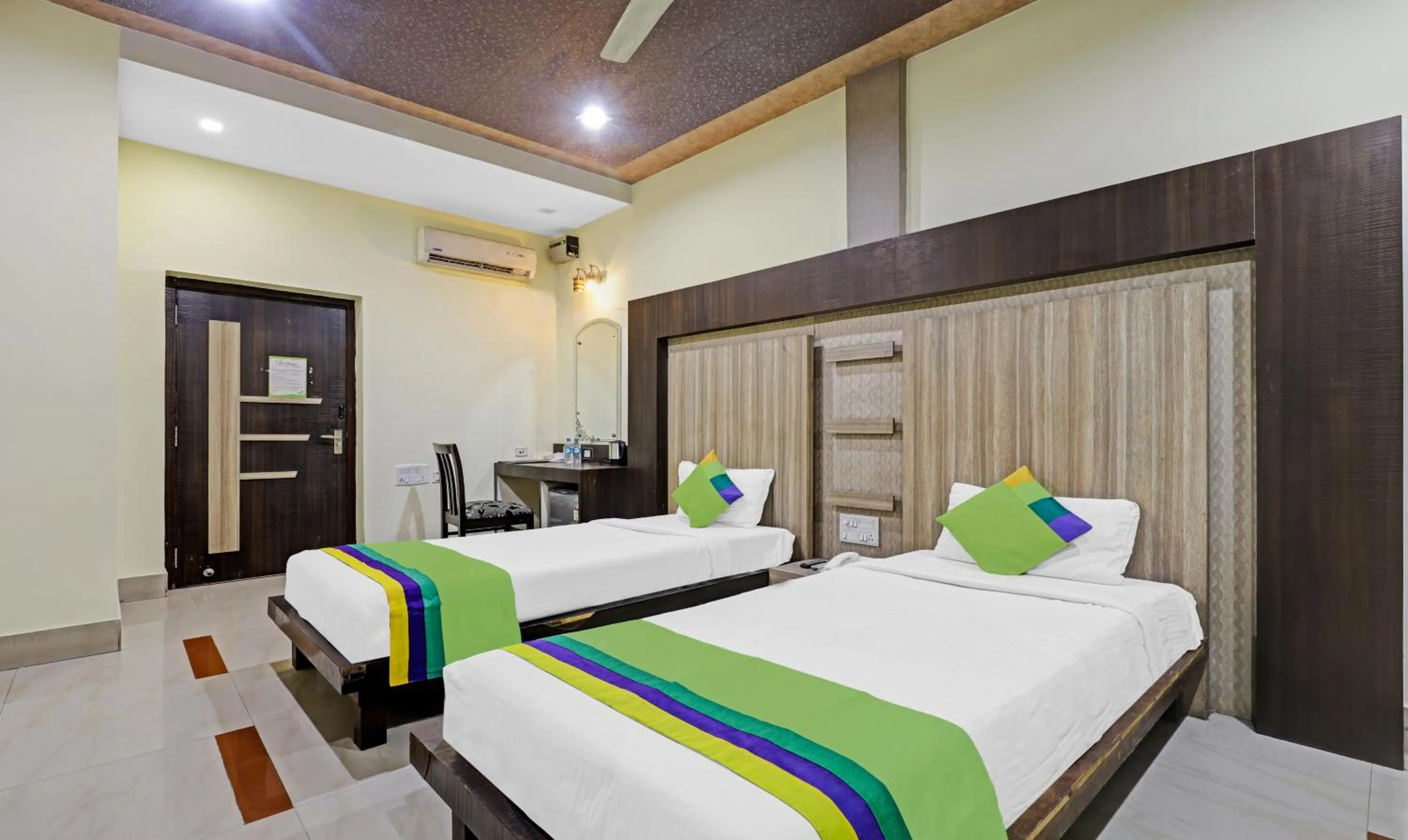 Bedroom, Bed in Treebo Apollo