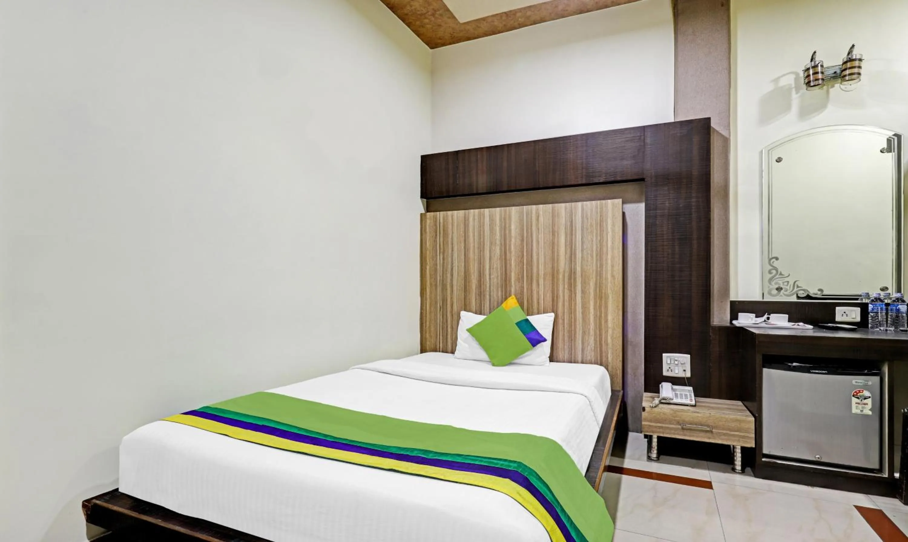 Bedroom, Bed in Treebo Apollo