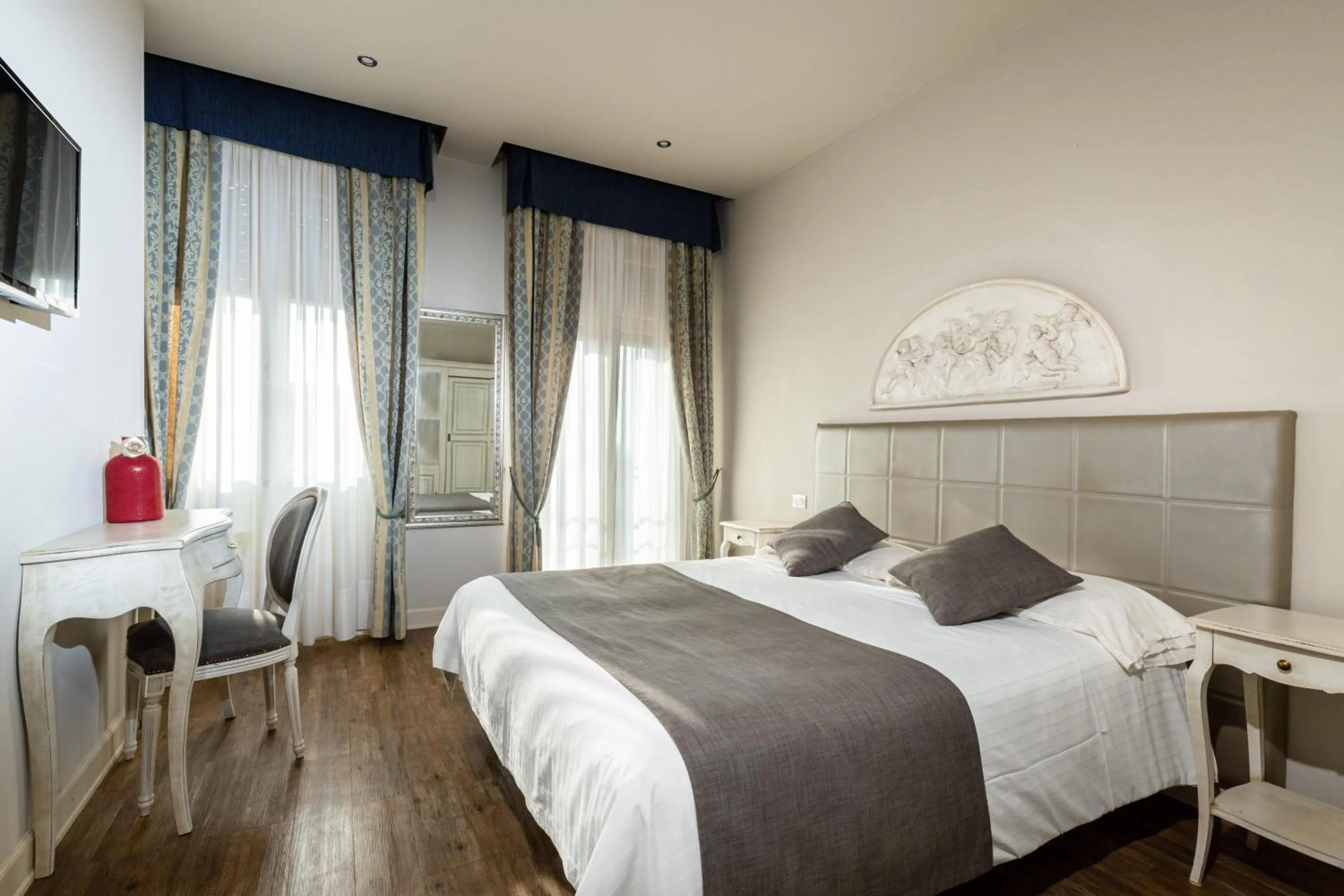 Photo of the whole room in Hotel Marconi