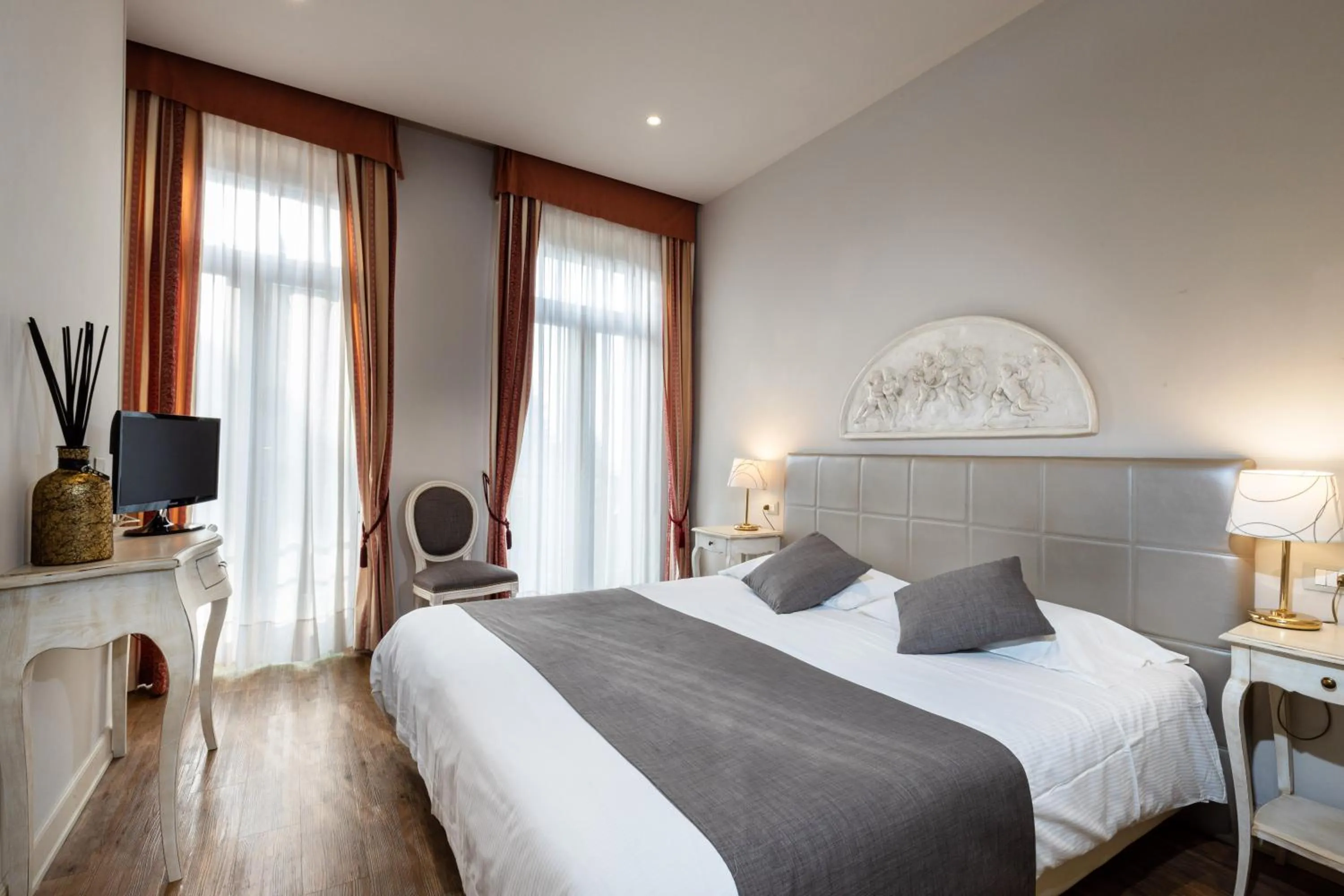 Photo of the whole room in Hotel Marconi