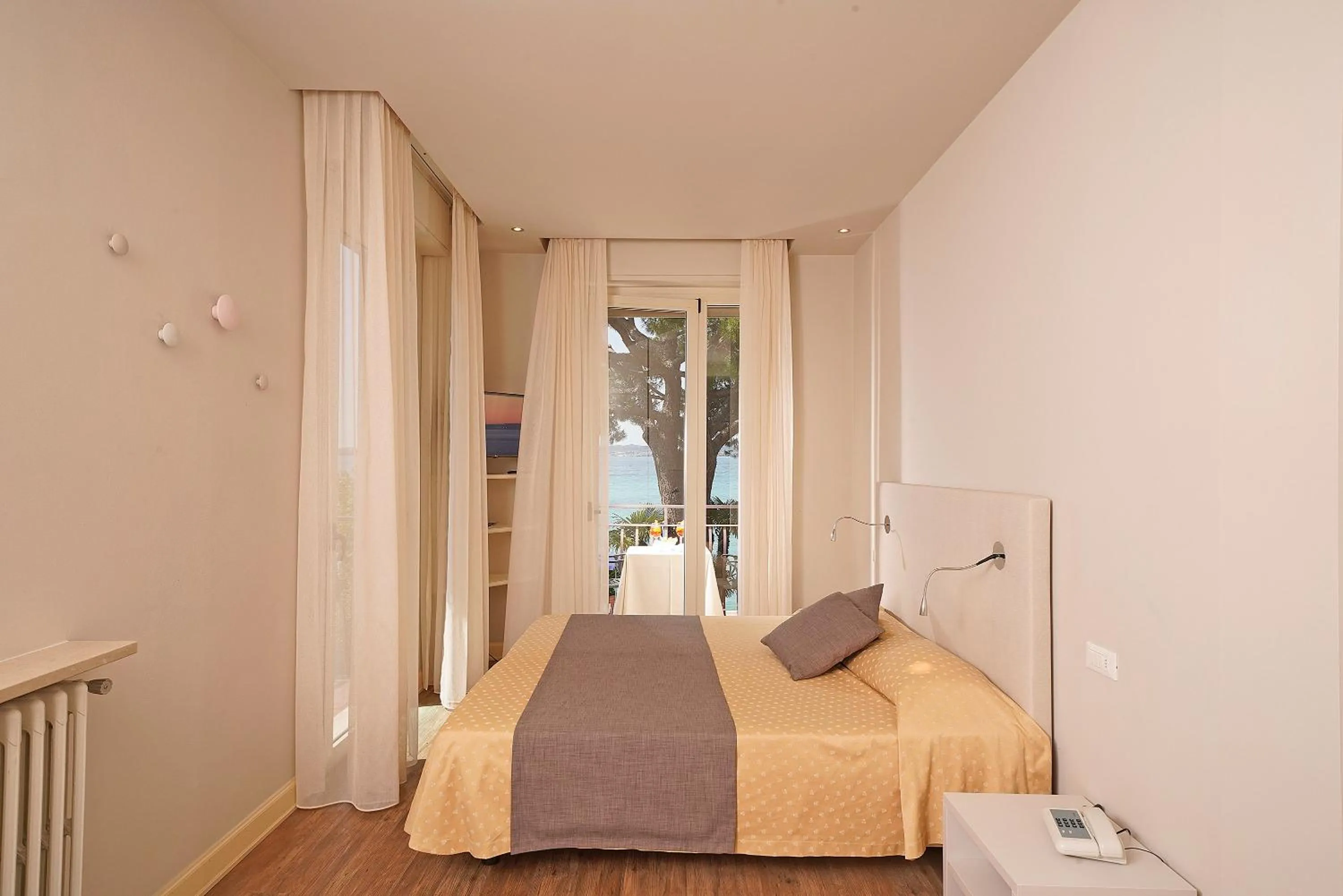 Photo of the whole room in Hotel Marconi