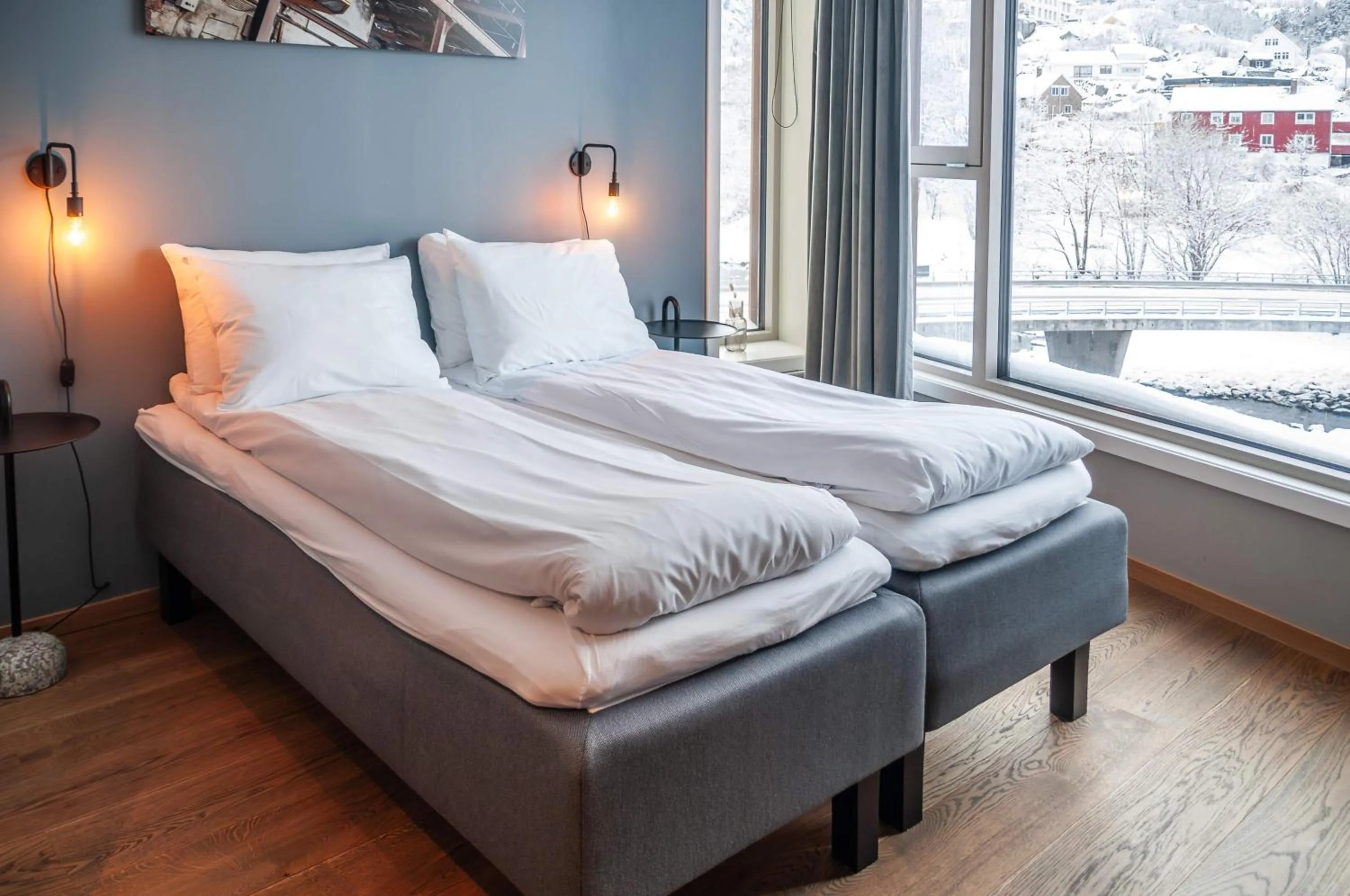 Photo of the whole room, Bed in Trolltunga Hotel