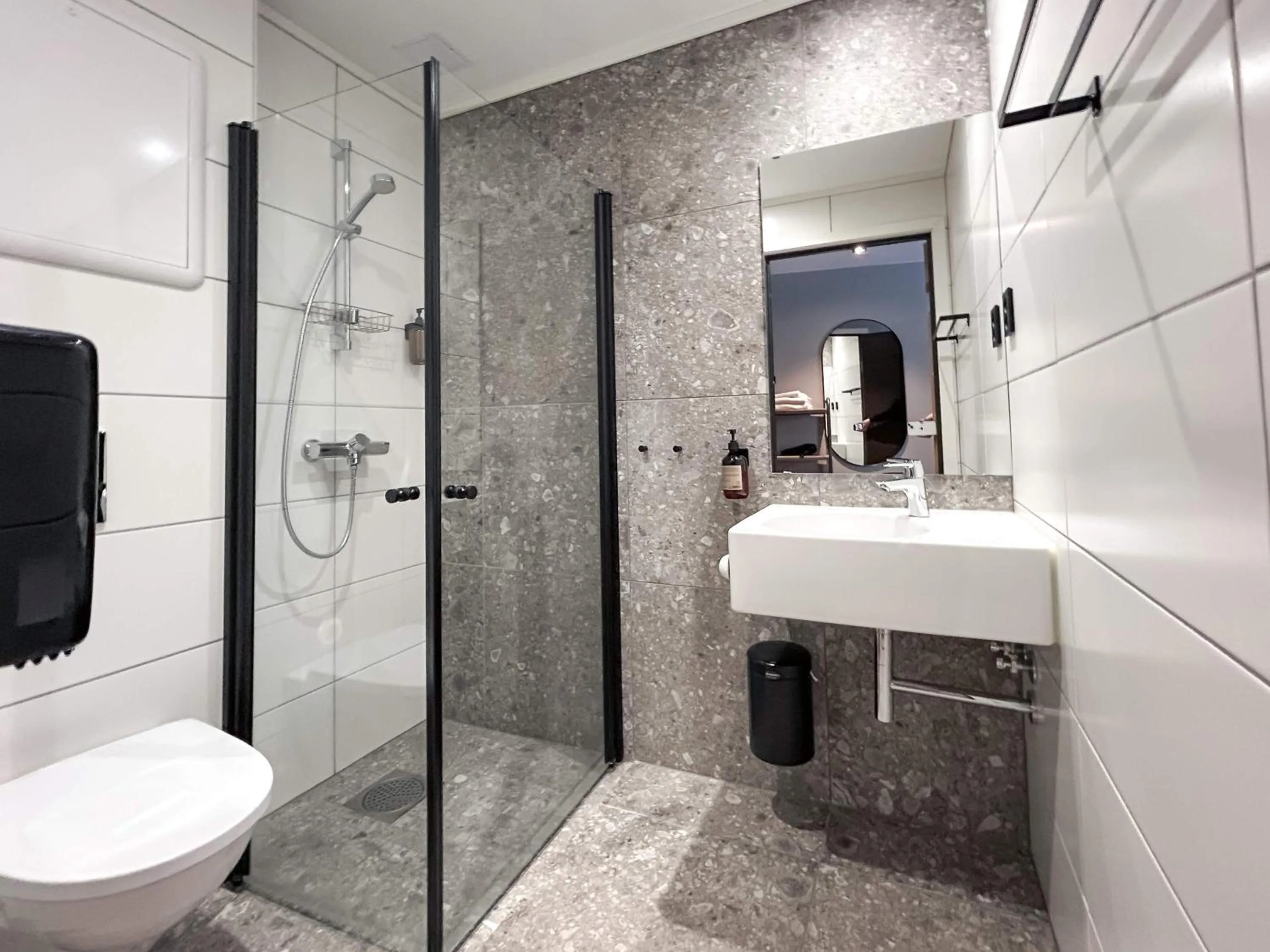 Shower in Trolltunga Hotel