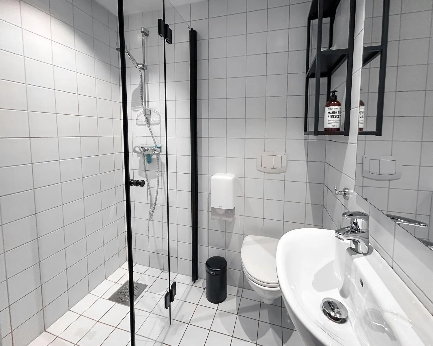 Shower in Trolltunga Hotel