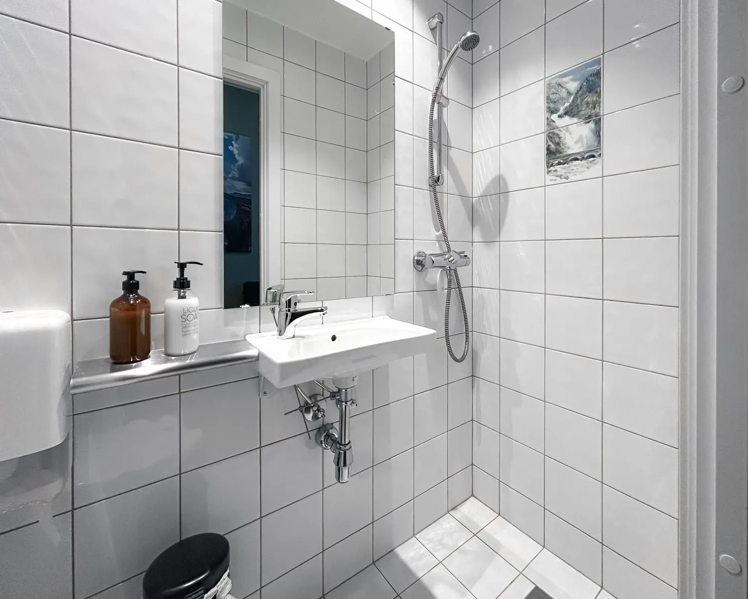 Shower in Trolltunga Hotel