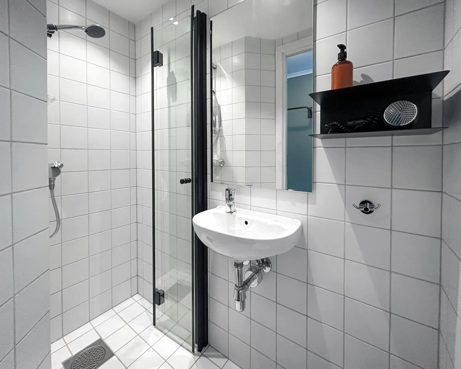 Shower in Trolltunga Hotel