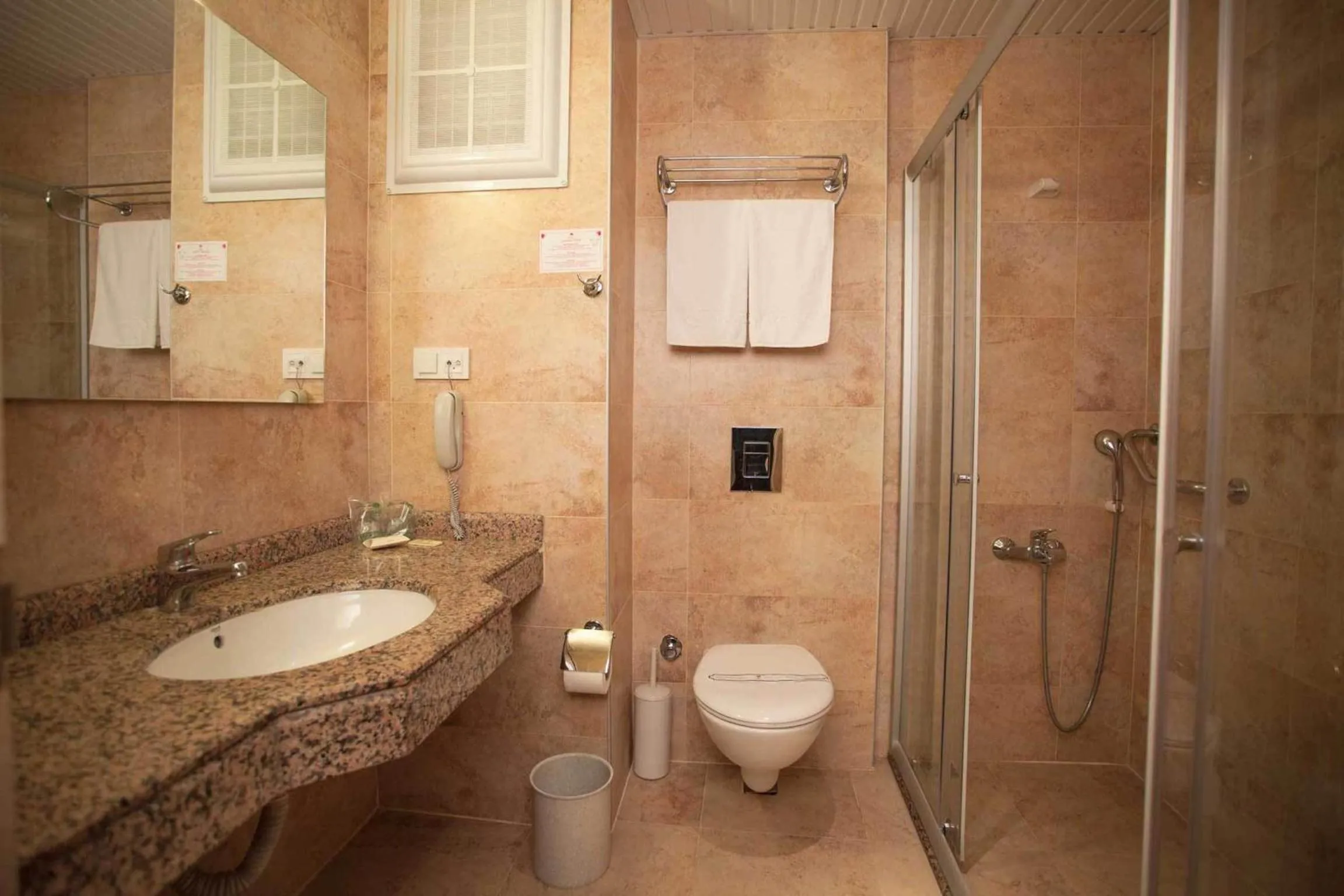 Bathroom in Gardenia Hotel