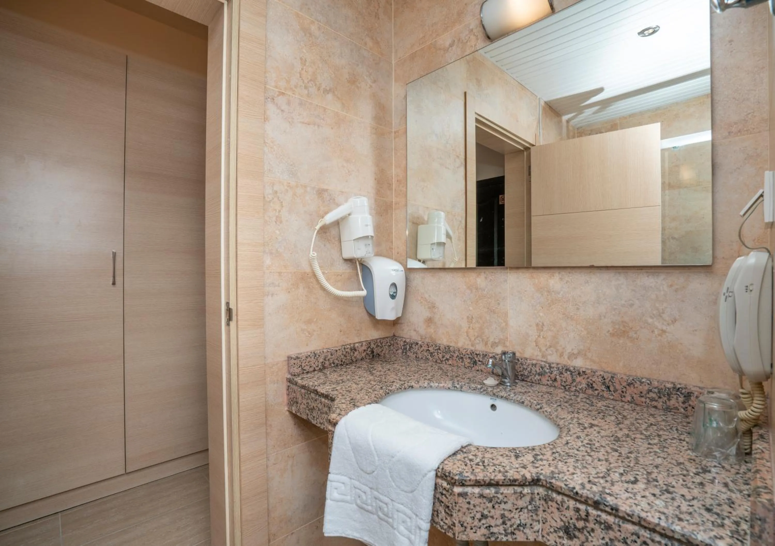 Shower in Gardenia Hotel