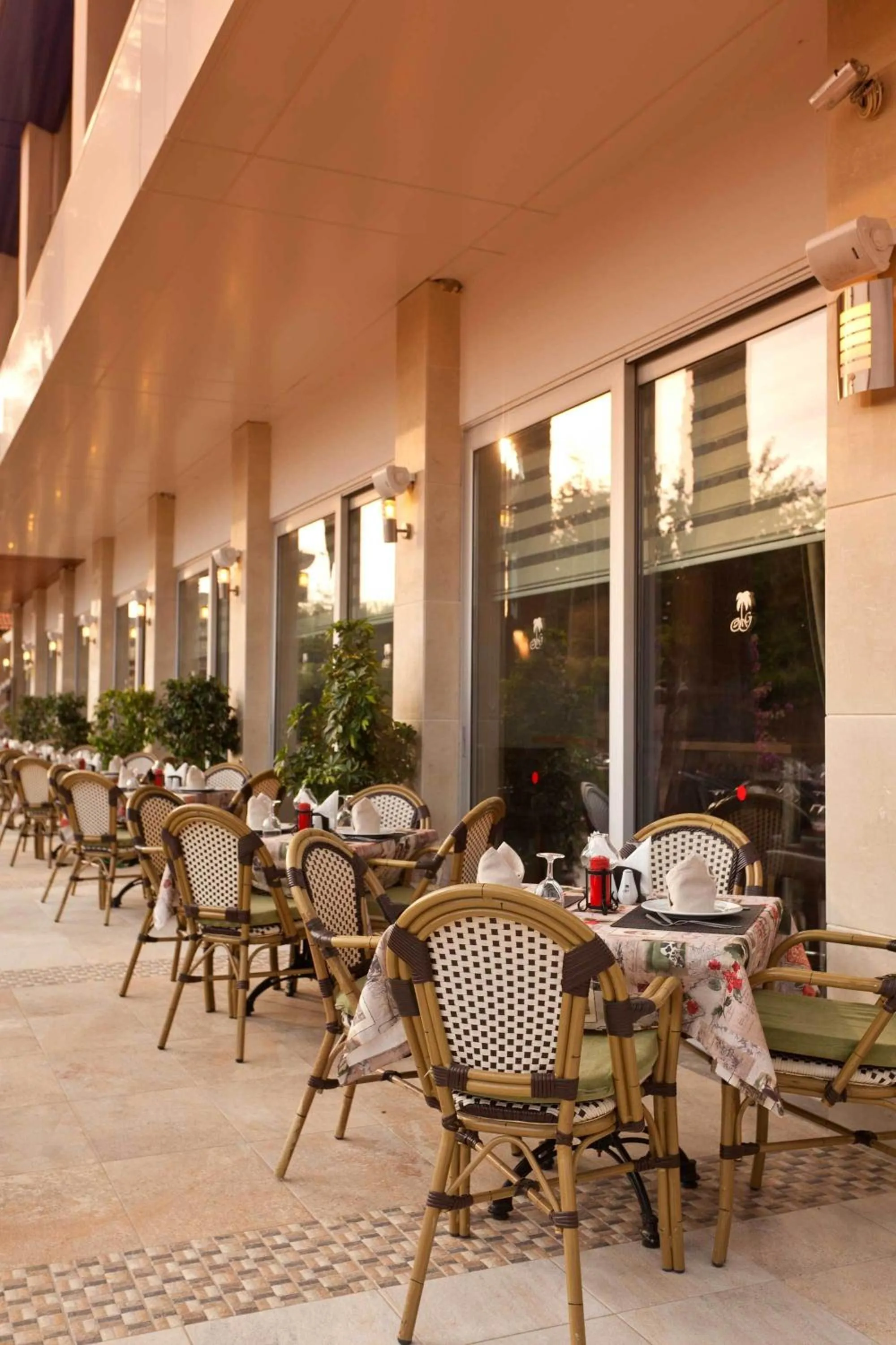 Food and drinks in Gardenia Hotel