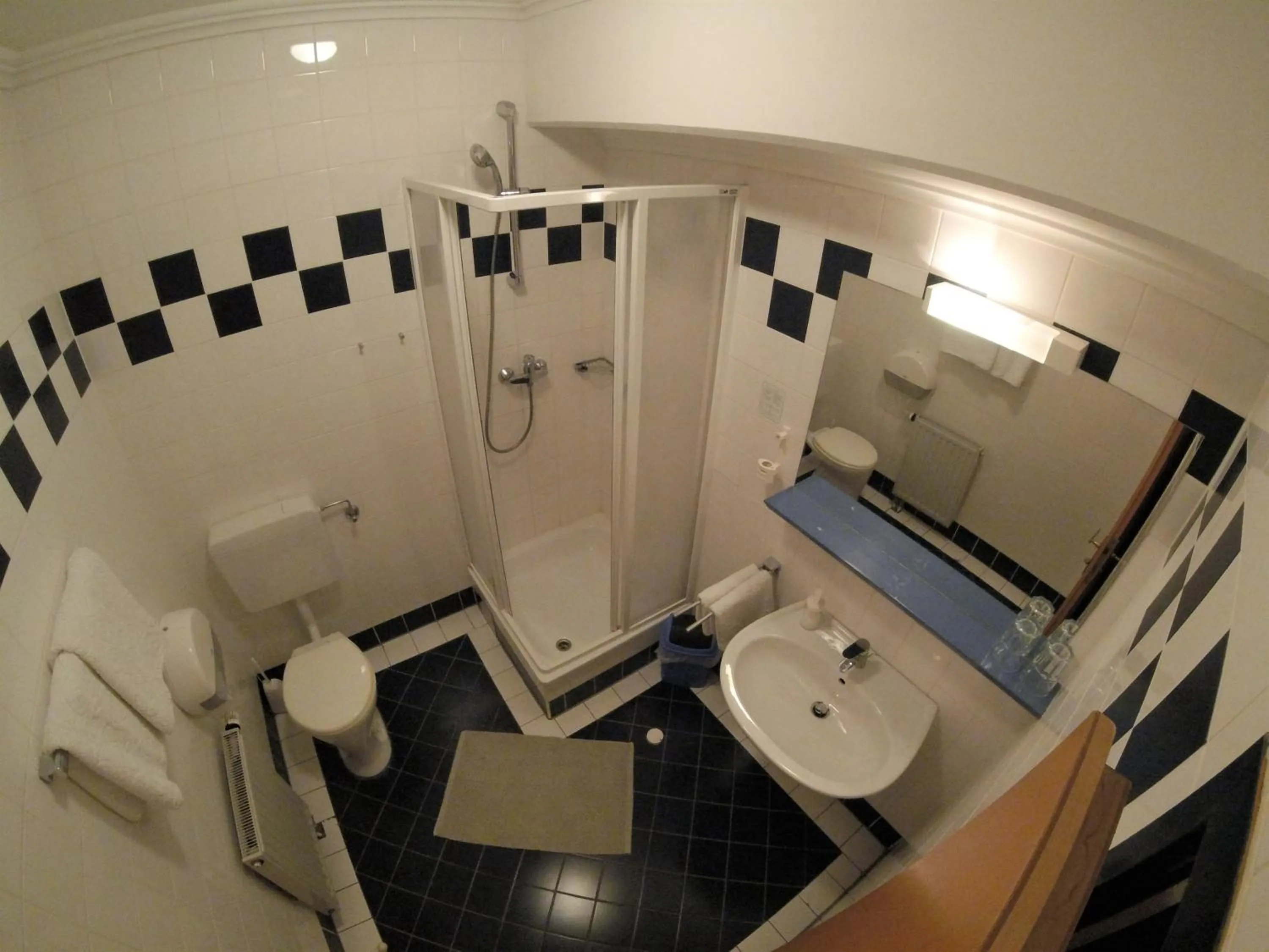 Bathroom in CenterCourt Hotel