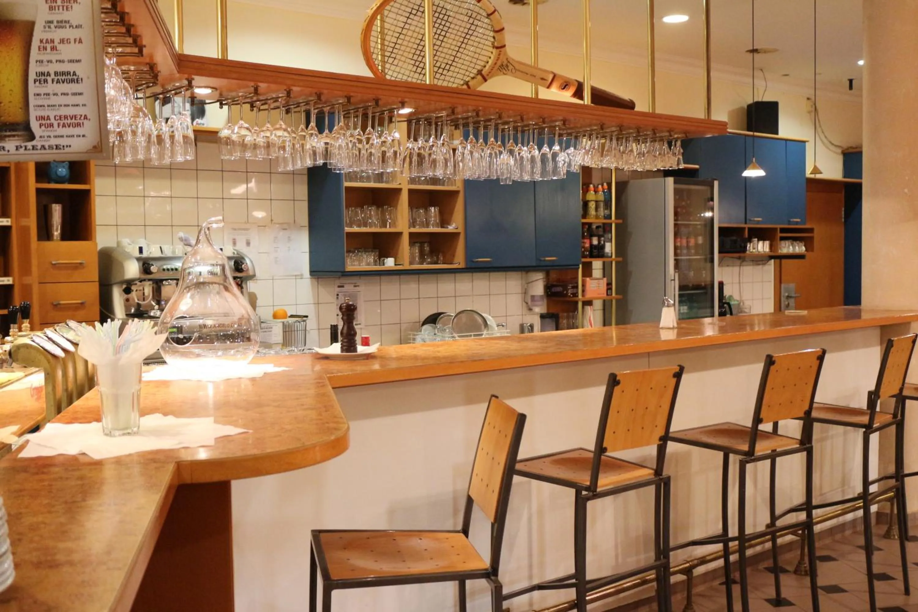 Lounge or bar in CenterCourt Hotel