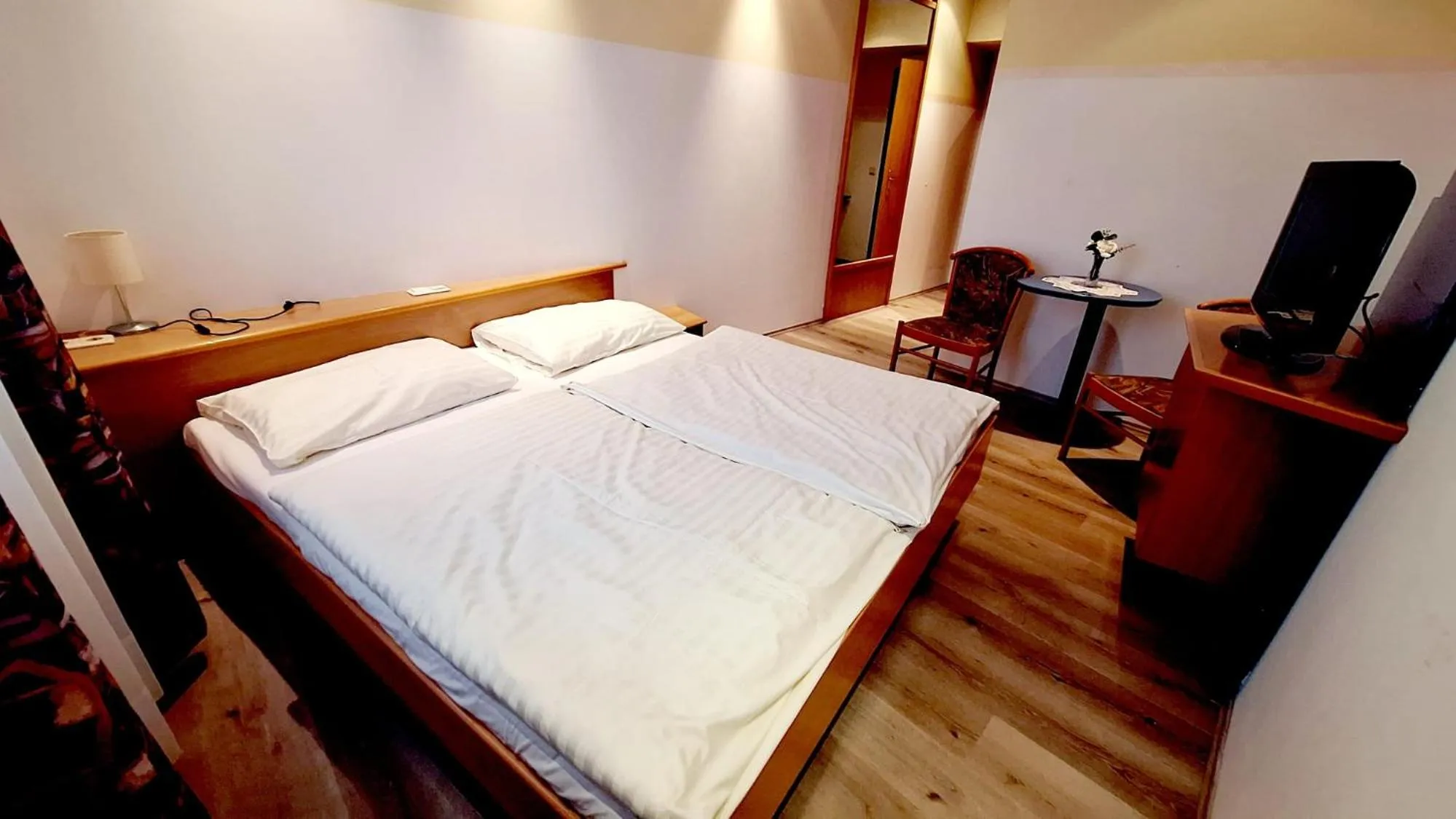 Bed in Rauchkuchl CenterCourt Hotel