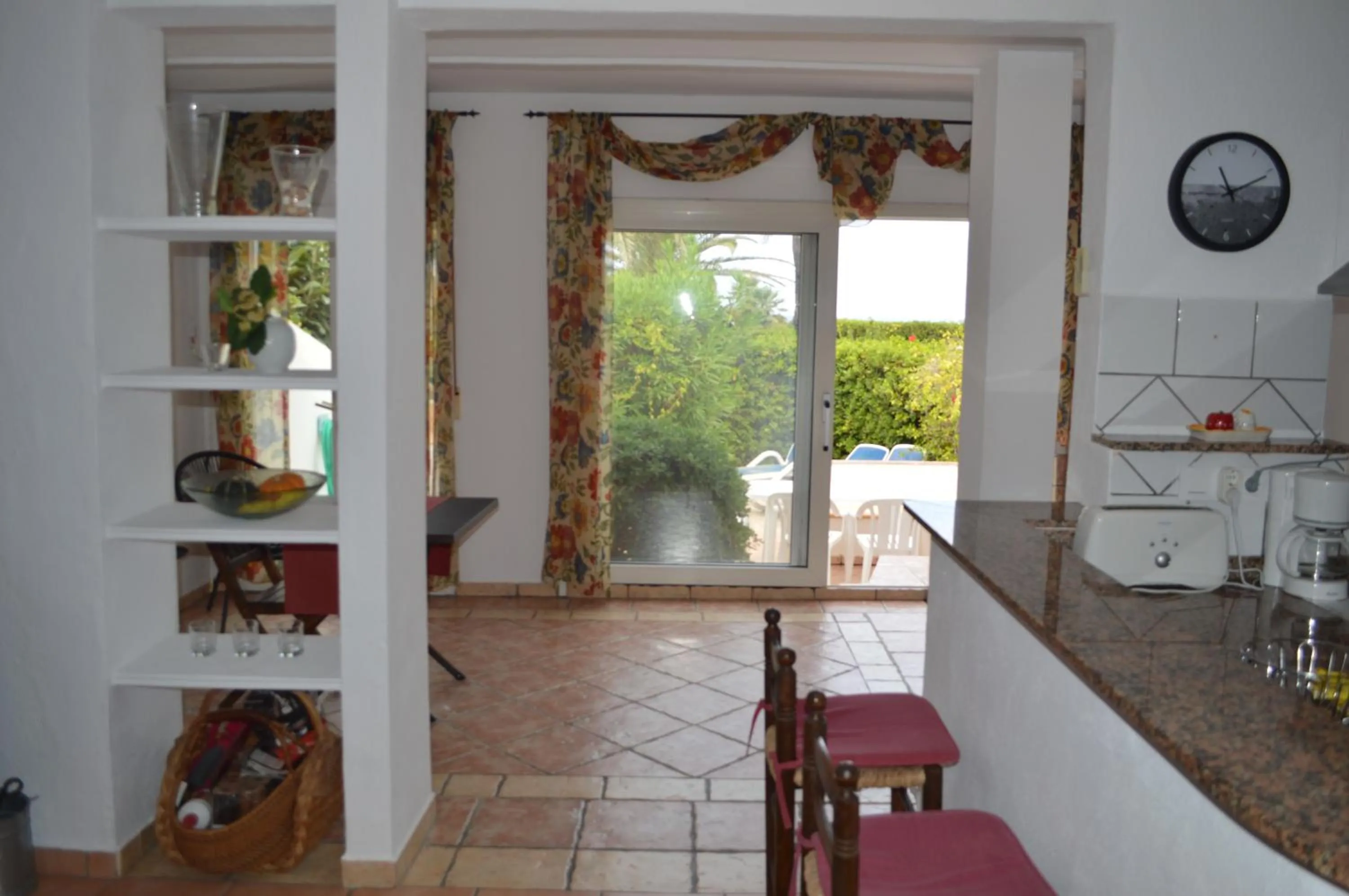 Living room in Meerblick & Pool! Traumhaftes Reihenhaus am Strand
