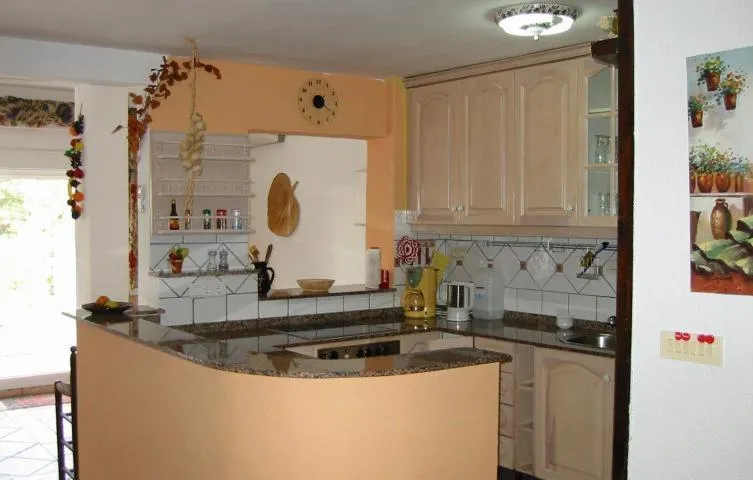 Kitchen or kitchenette in Meerblick & Pool! Traumhaftes Reihenhaus am Strand