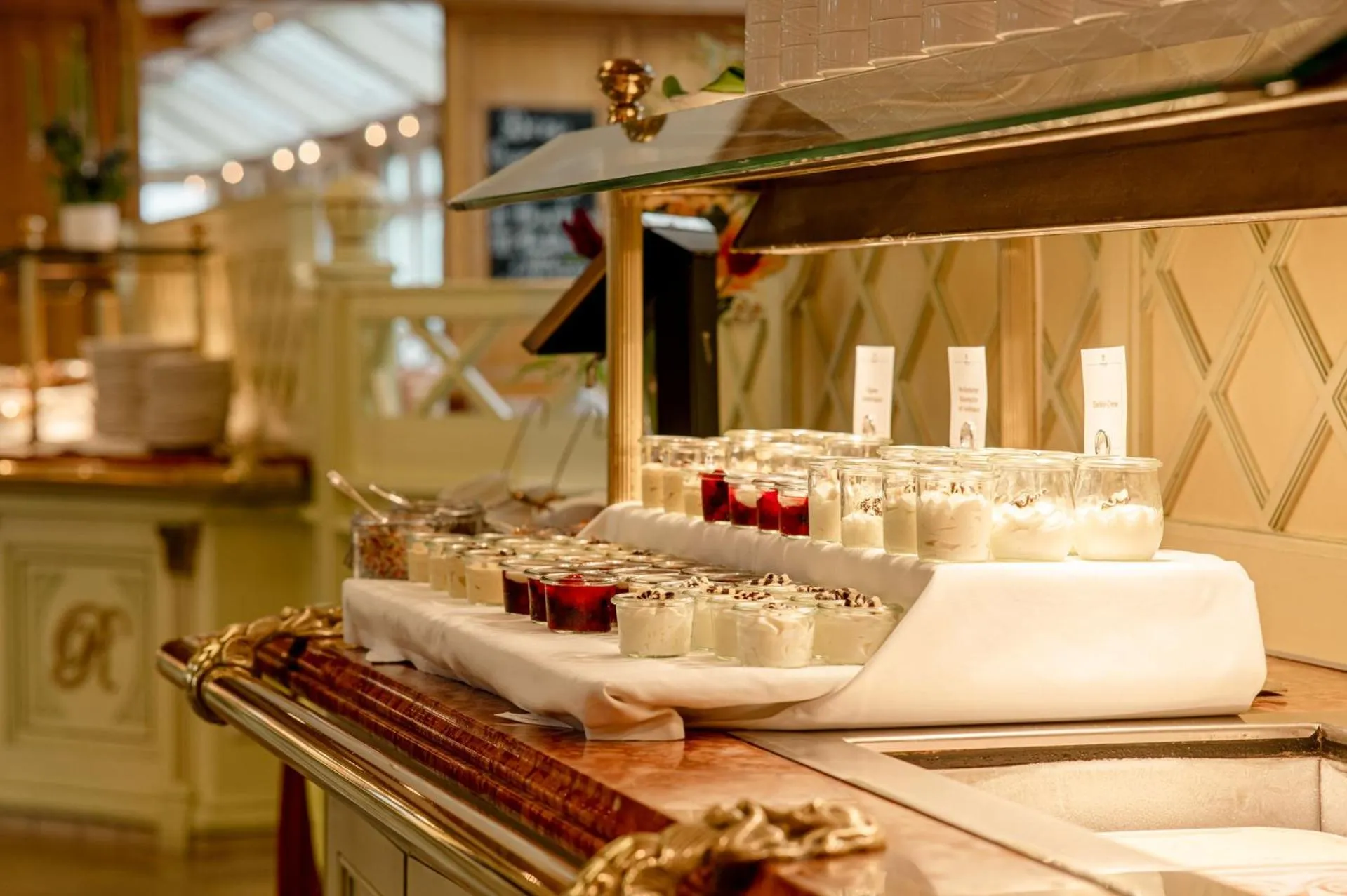 Buffet breakfast in Rugard Thermal Strandhotel