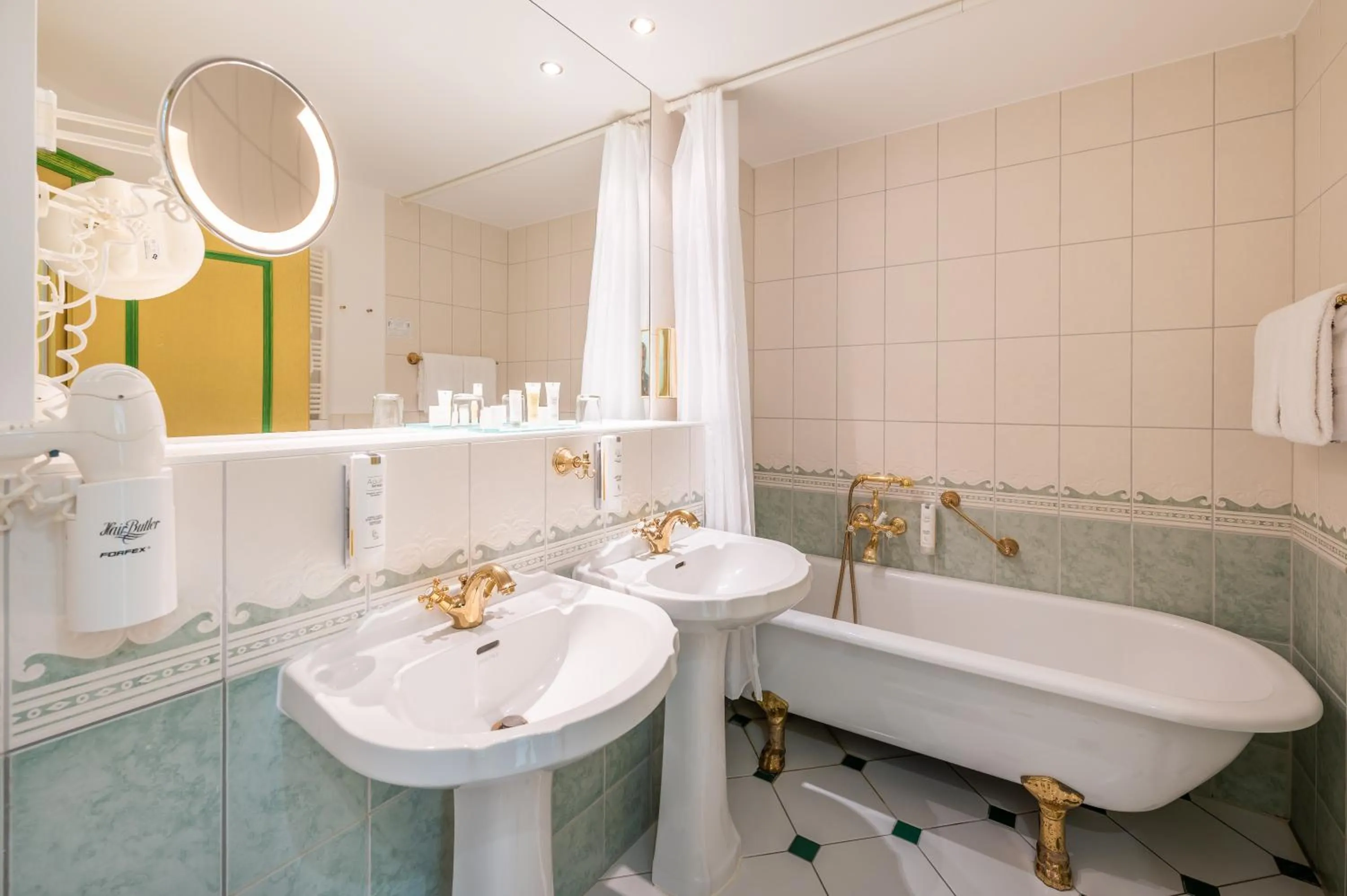 Bathroom in Rugard Thermal Strandhotel