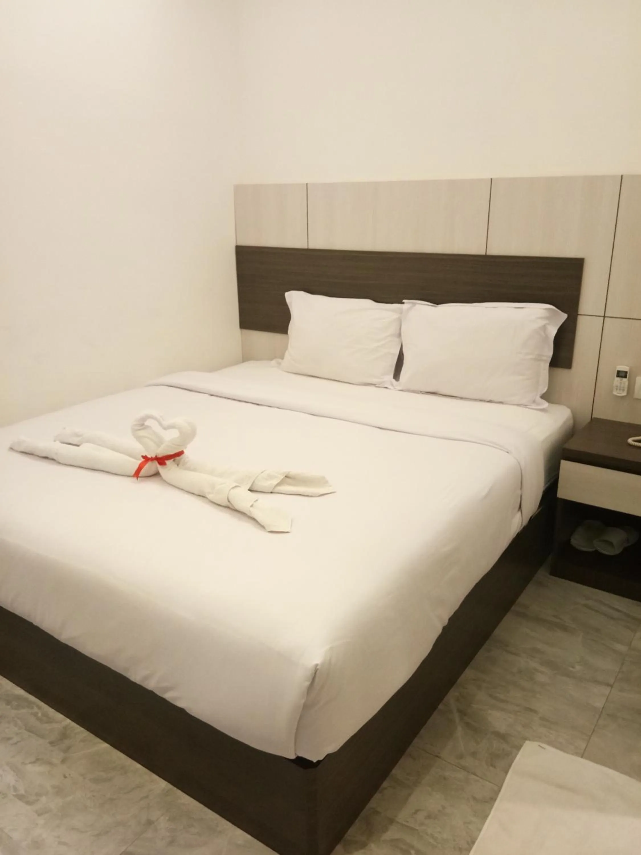 Shower, Bed in Seventeen Hotel