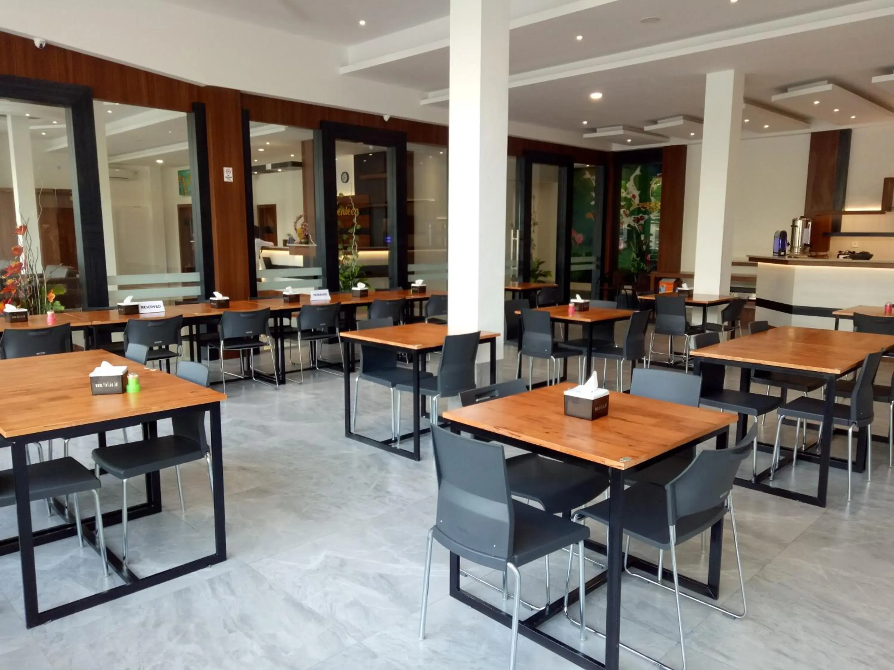 Restaurant/places to eat in Seventeen Hotel Restaurant/places to eat in Seventeen Hotel