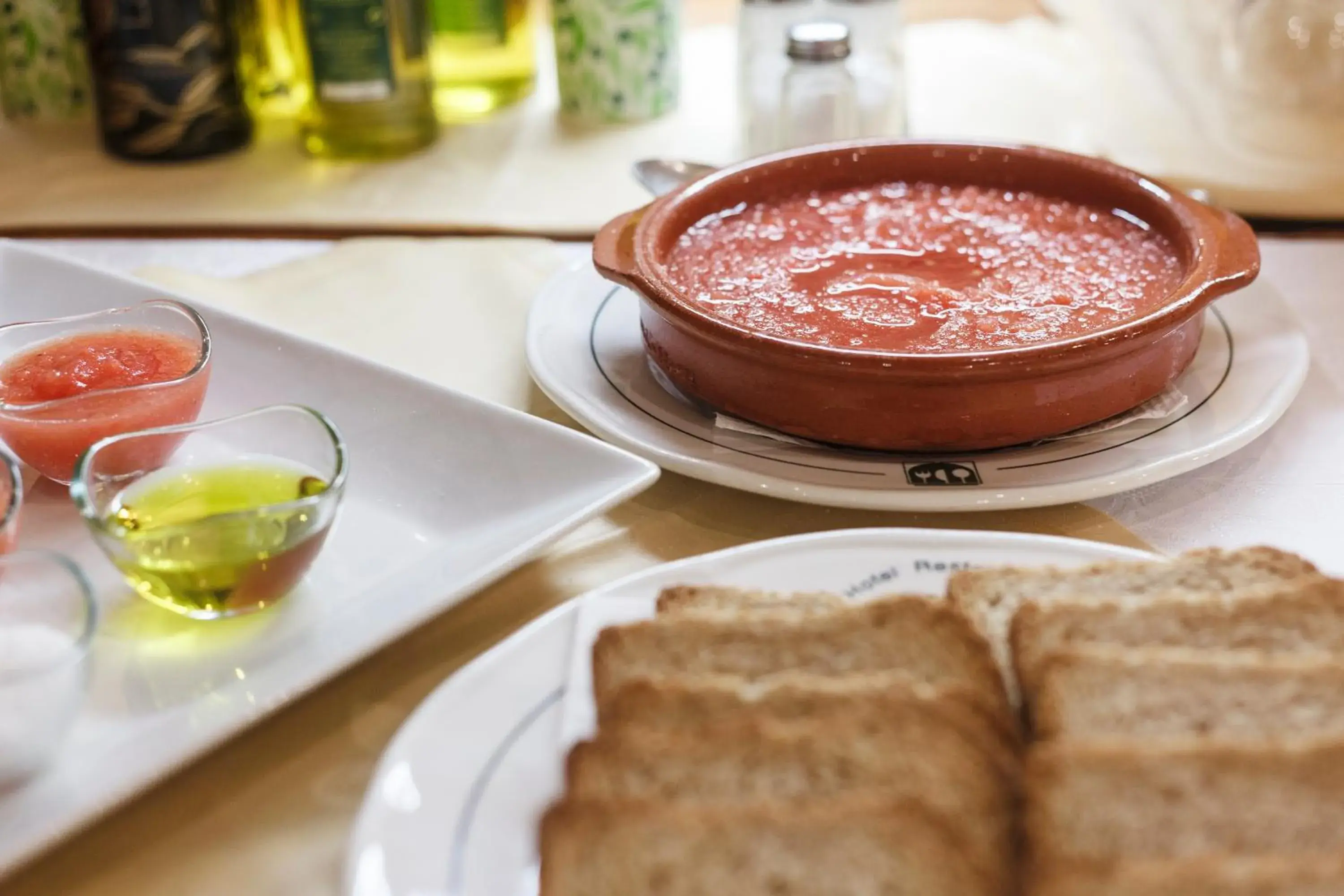 Lounge or bar in Hotel Restaurante Emilio Lounge or bar in Hotel Restaurante Emilio