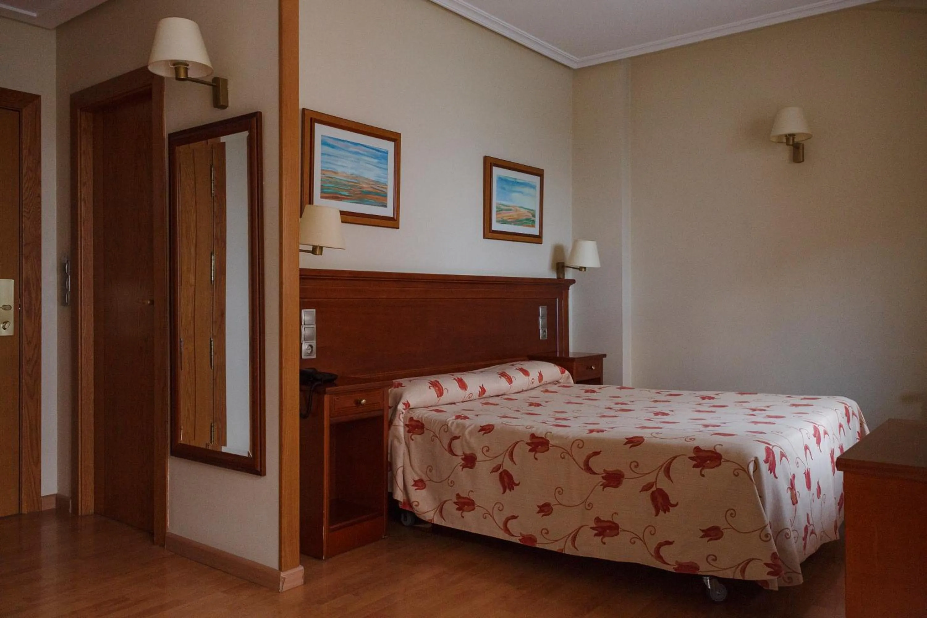 Bedroom, Bed in Hotel Restaurante Emilio