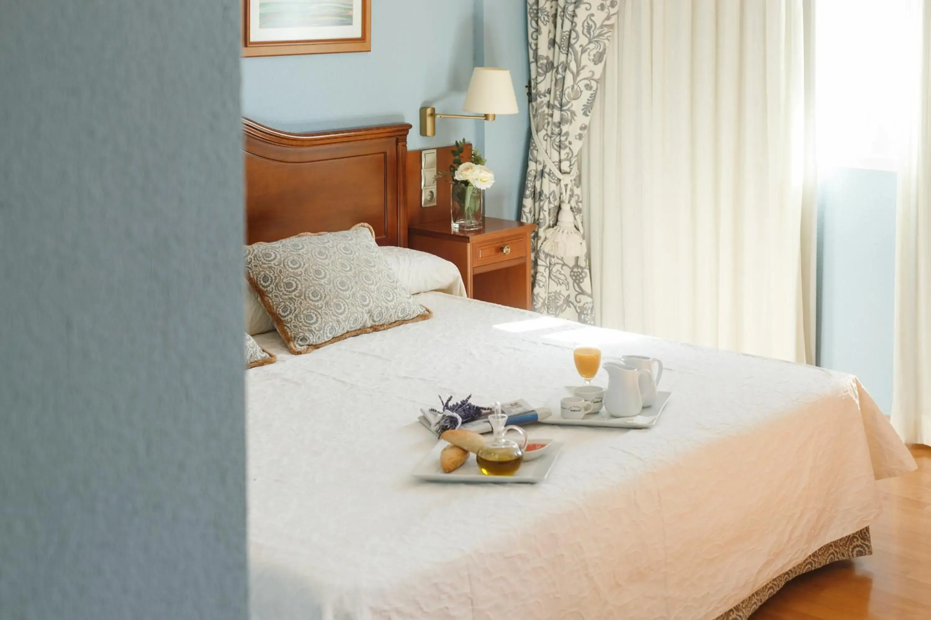 Bedroom, Bed in Hotel Restaurante Emilio Bedroom, Bed in Hotel Restaurante Emilio