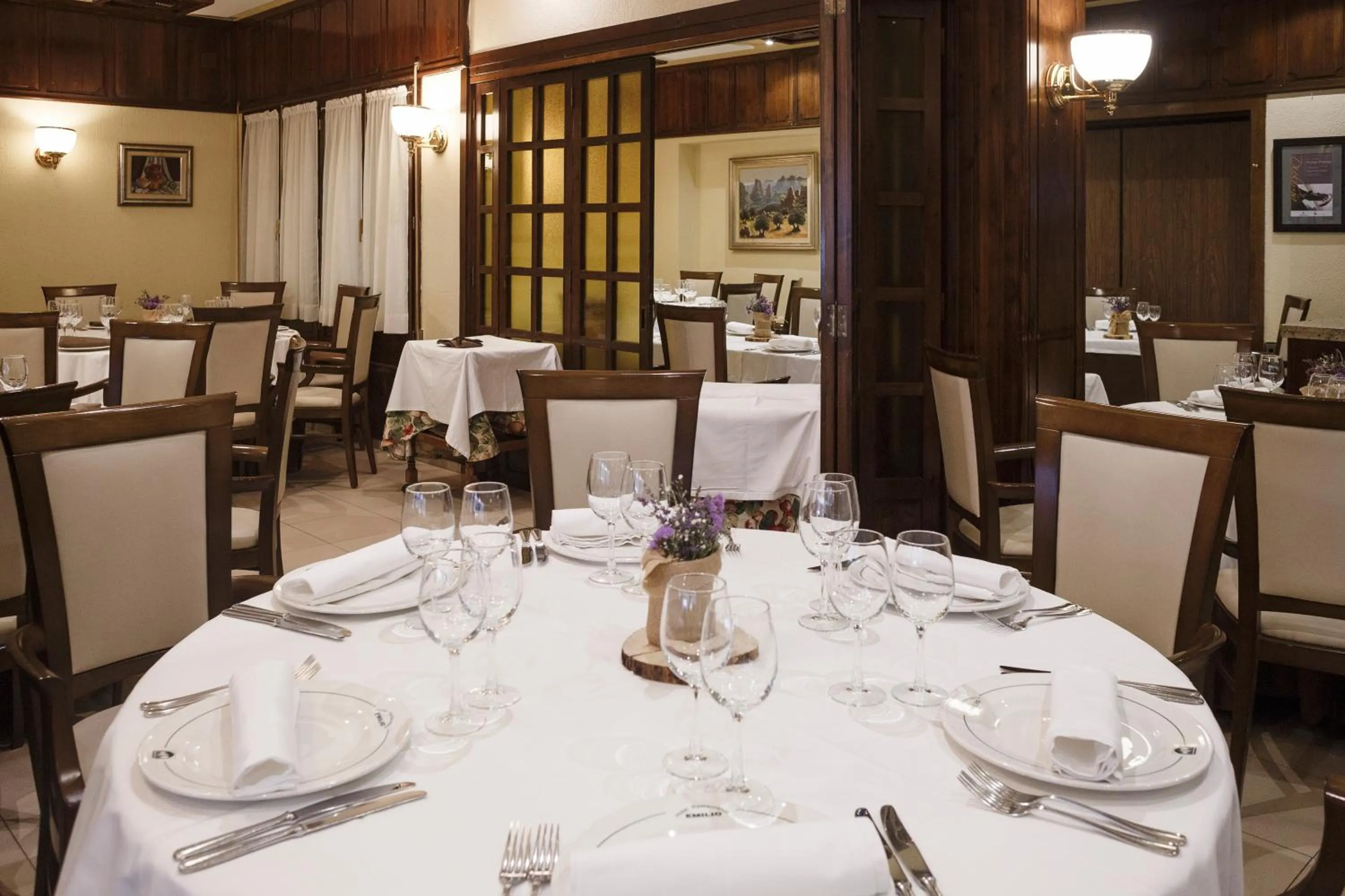 Restaurant/places to eat in Hotel Restaurante Emilio
