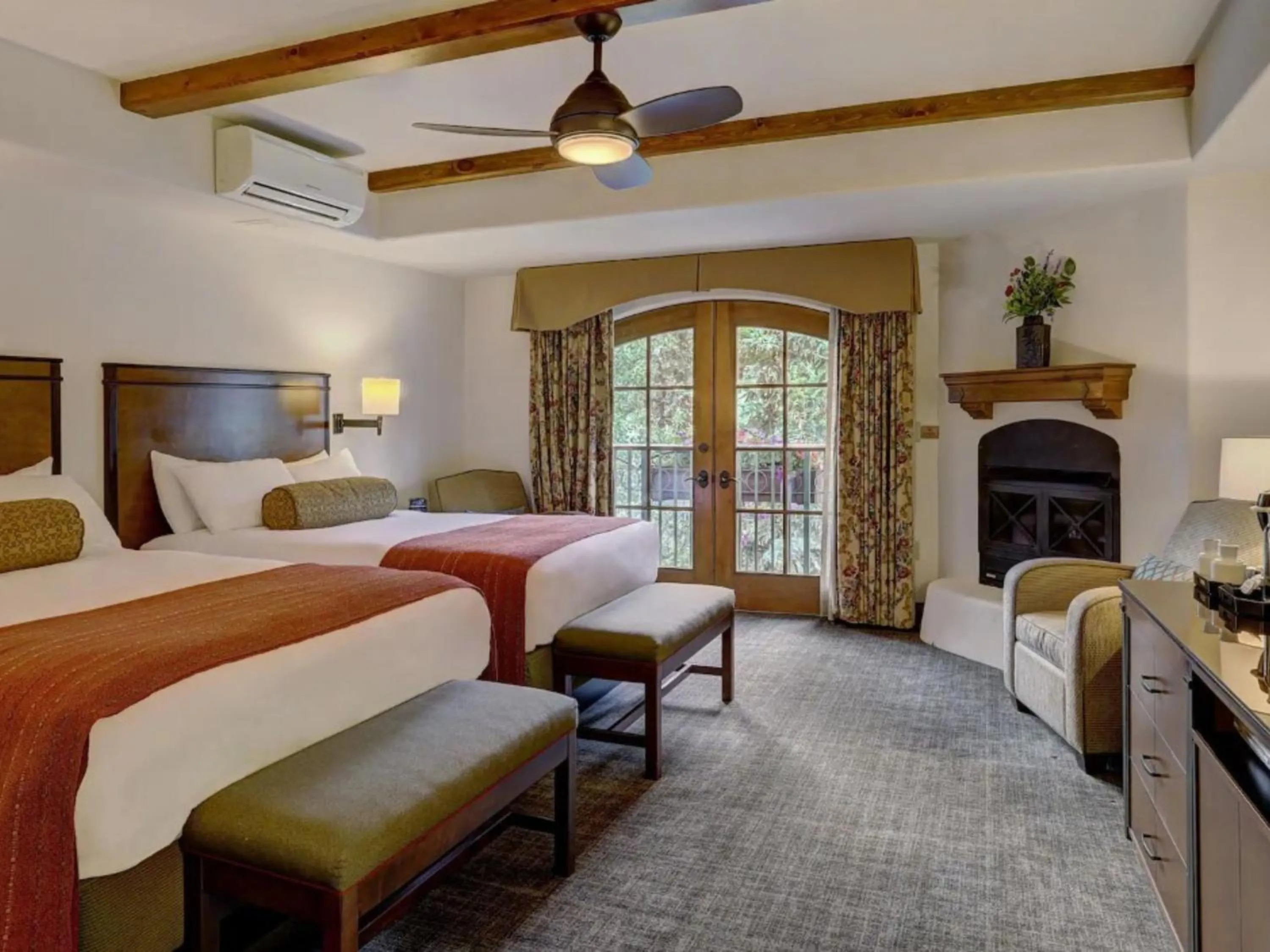 Photo of the whole room, Bed in Austria Haus Hotel