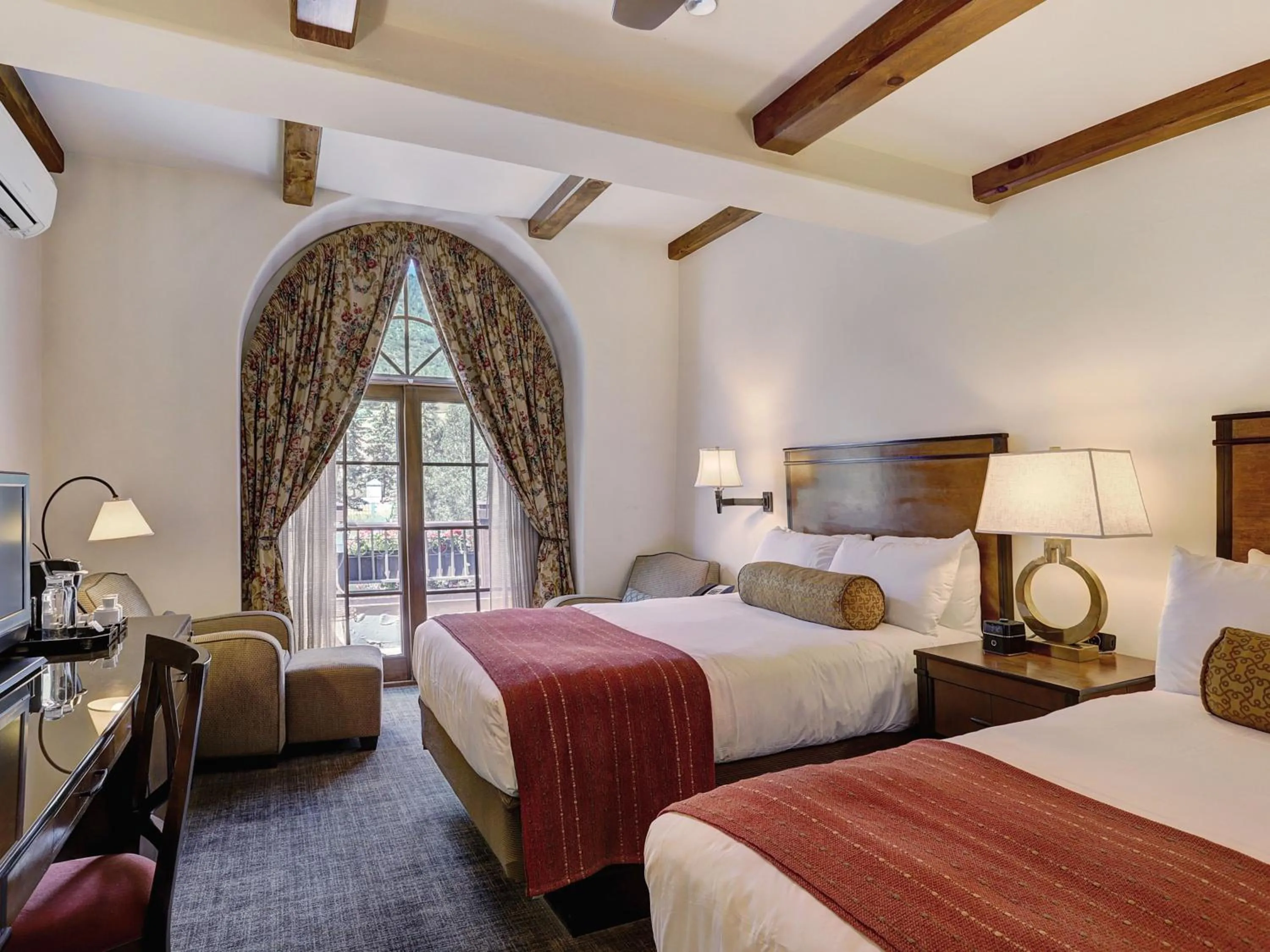 Photo of the whole room, Bed in Austria Haus Hotel