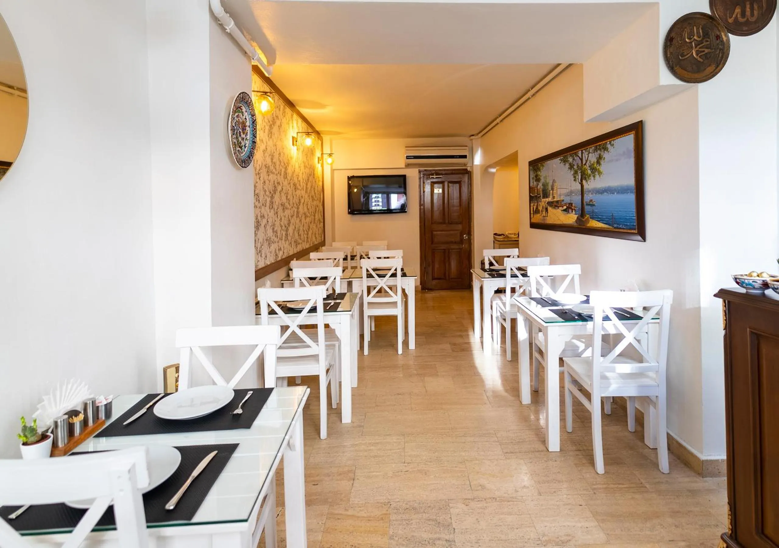 Restaurant/places to eat in Hotel Vera