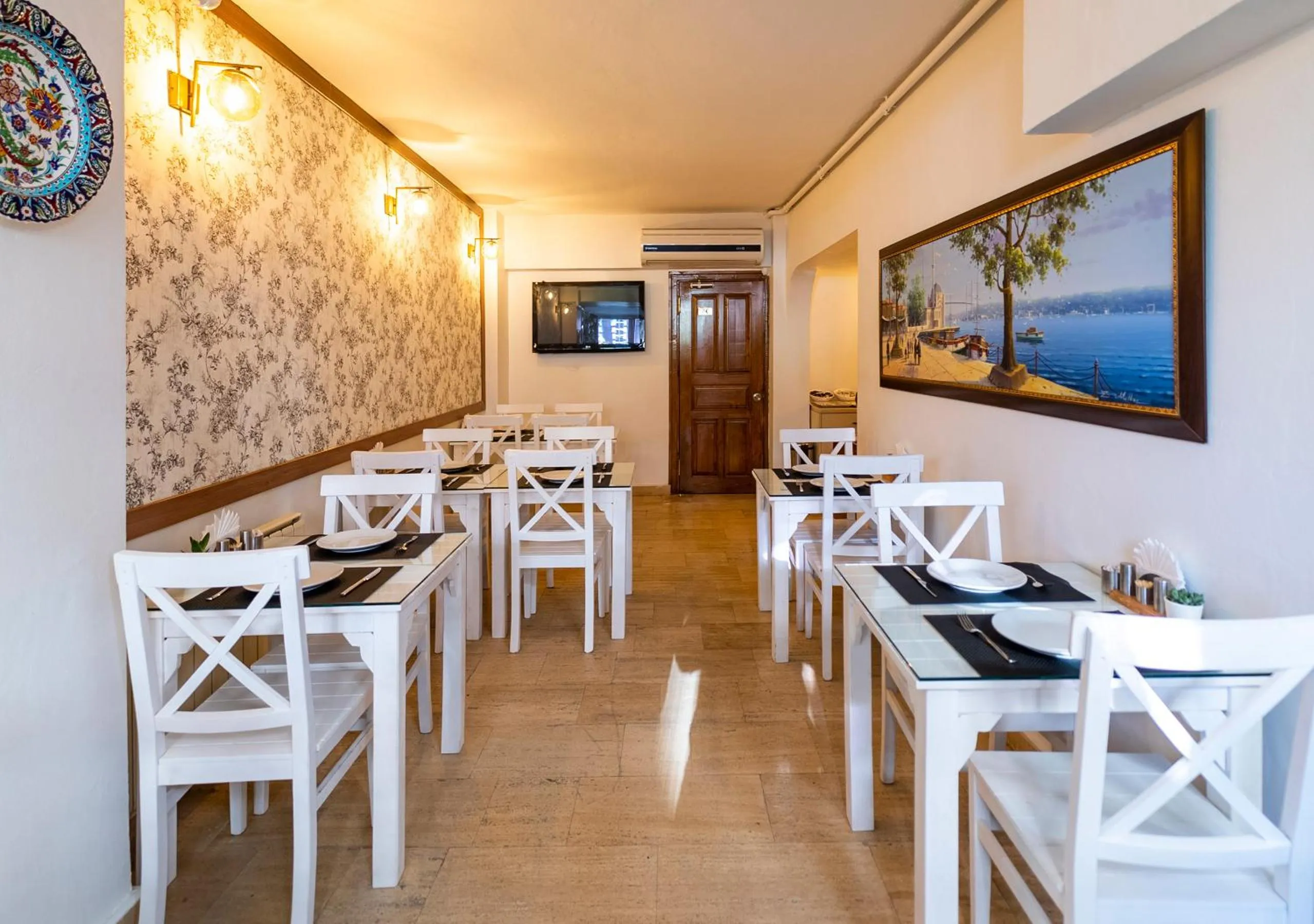 Restaurant/places to eat in Hotel Vera