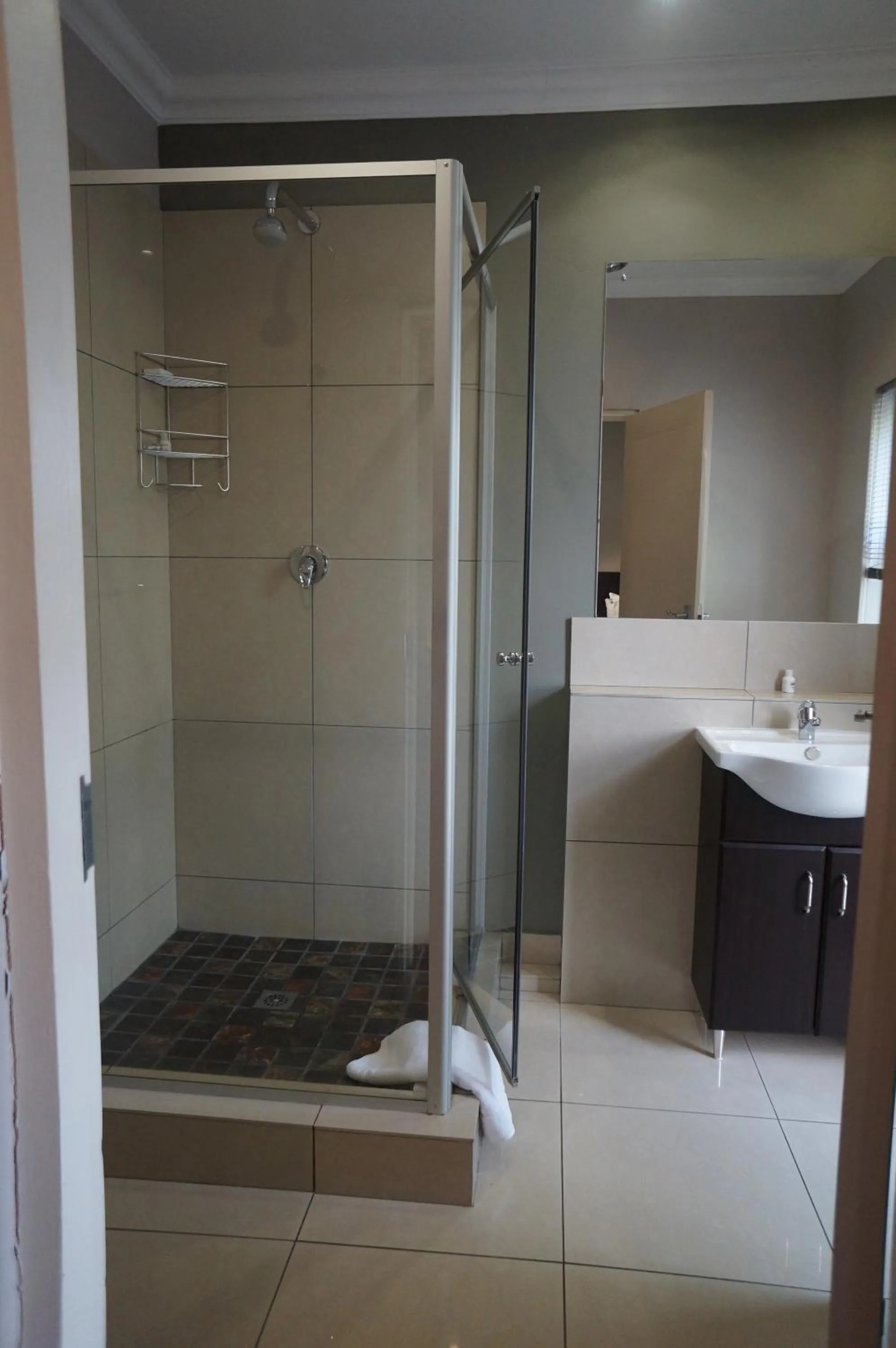 Shower in 314 on Clark Guest House