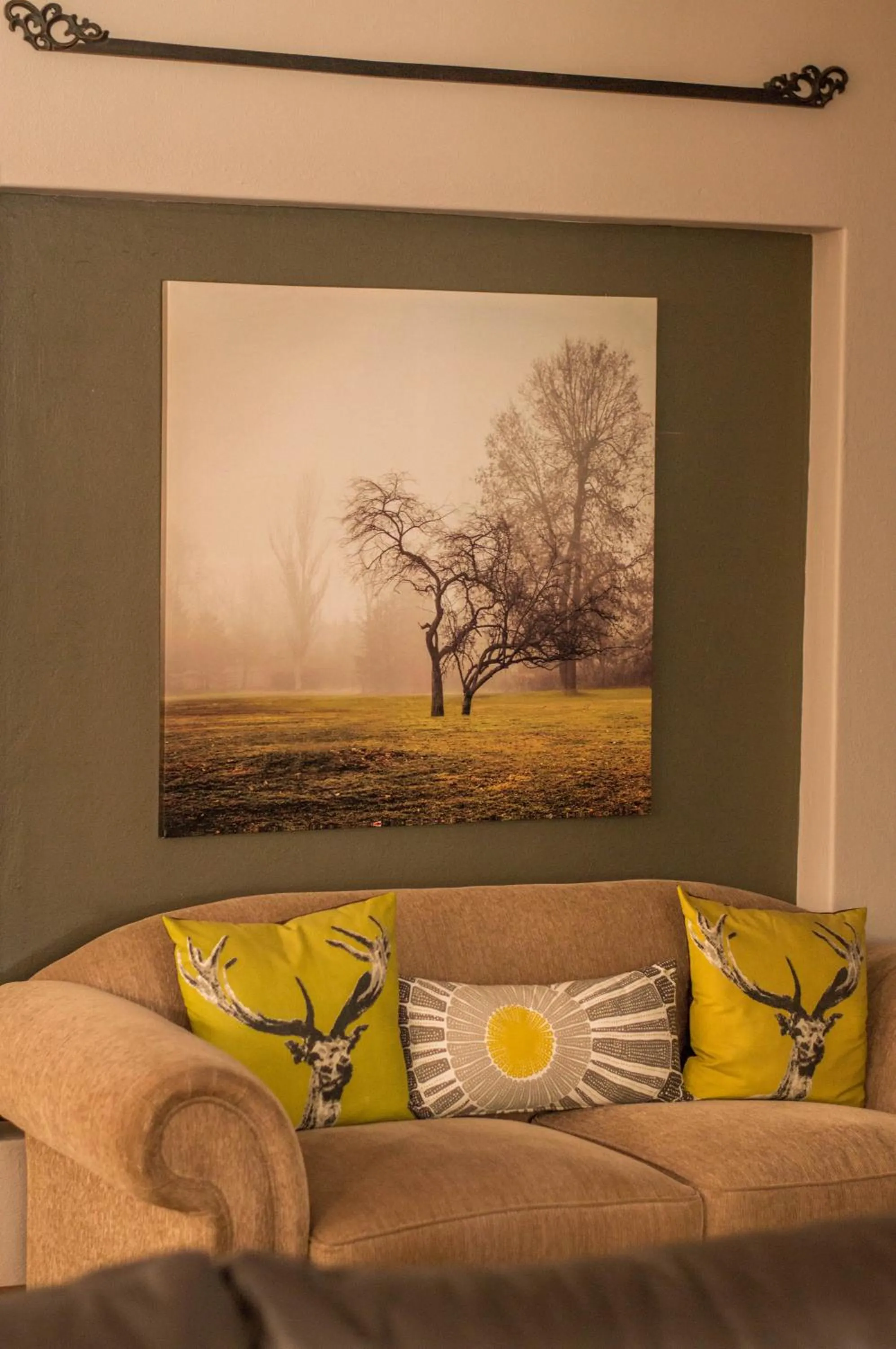 Communal lounge/ TV room in 314 on Clark Guest House