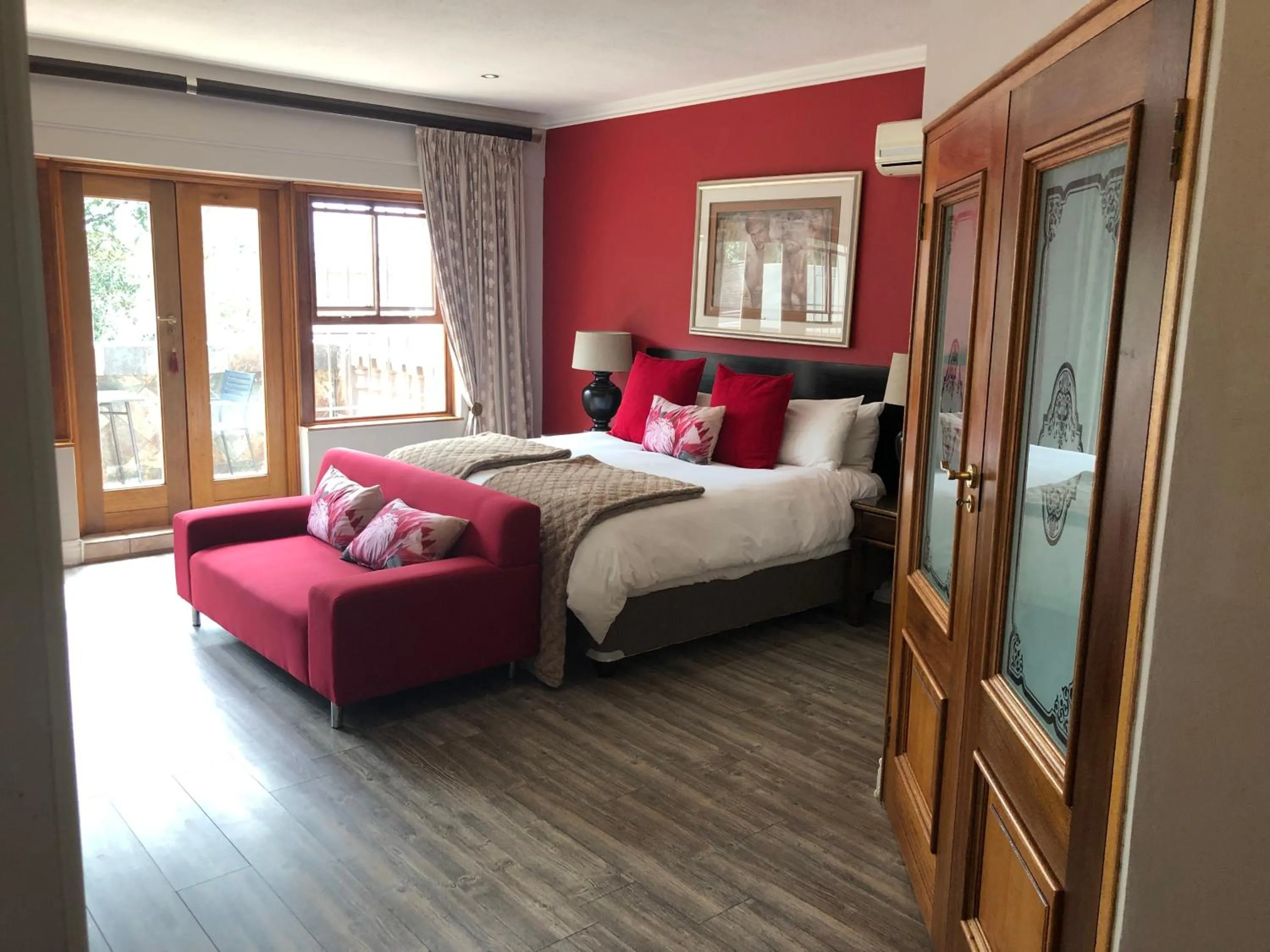 Photo of the whole room, Bed in 314 on Clark Guest House