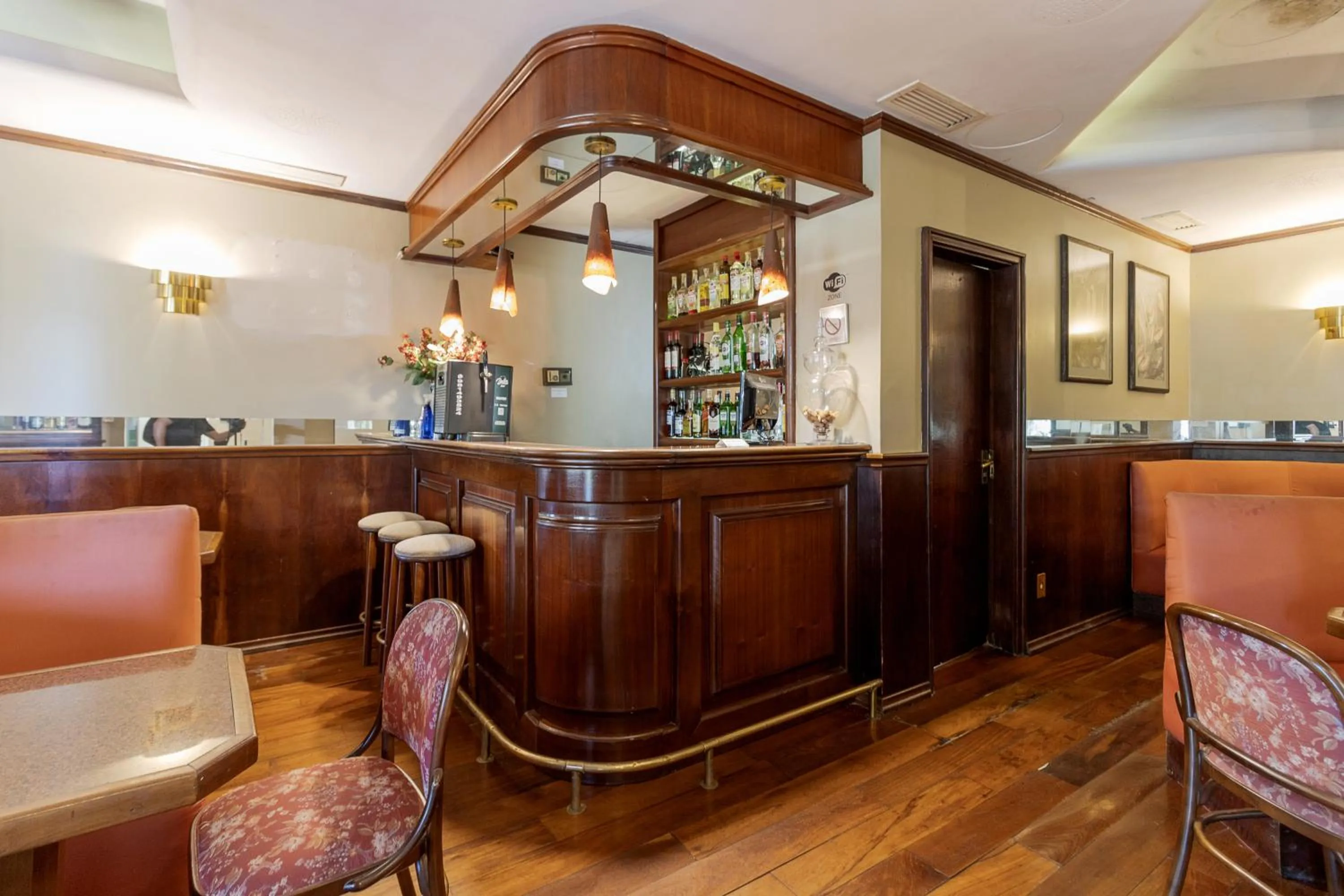 Restaurant/places to eat in Ritter Hotéis