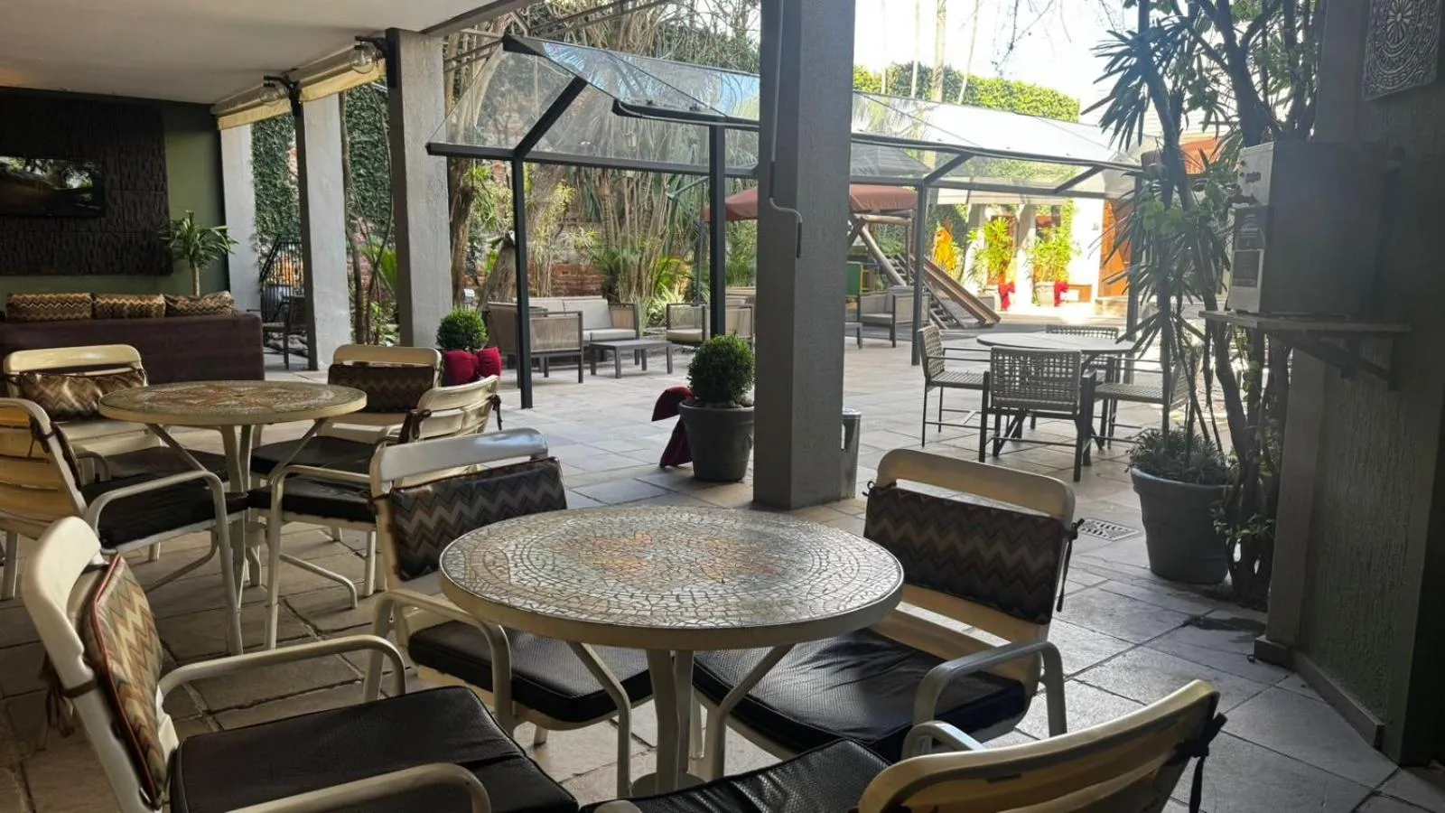 Communal lounge/ TV room in Ritter Hotéis