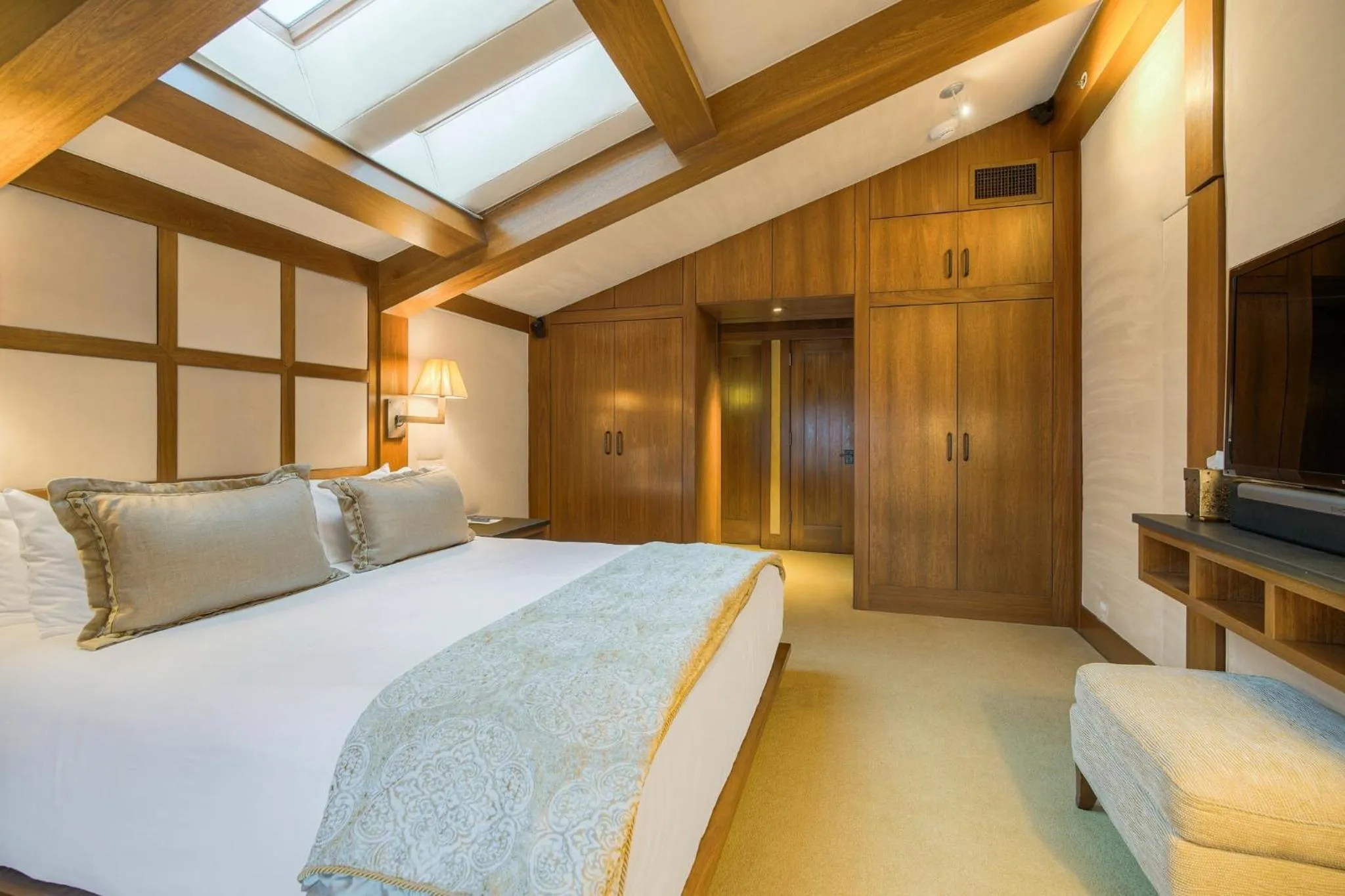 Bedroom, Bed in Lodge at Vail, A RockResort by Vail Resorts