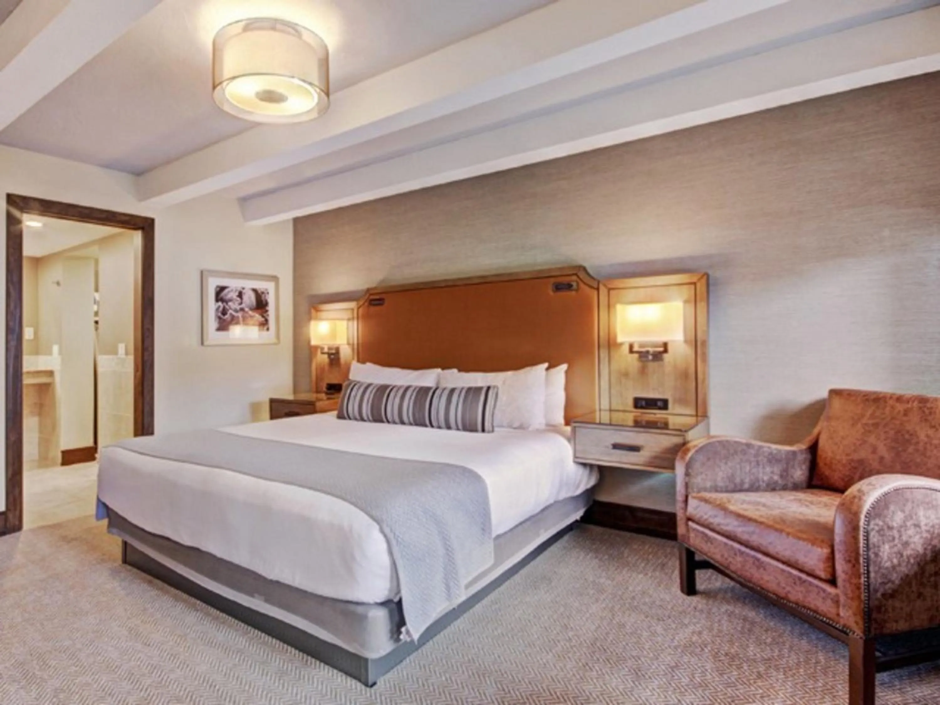 Bedroom, Bed in Lodge at Vail, A RockResort