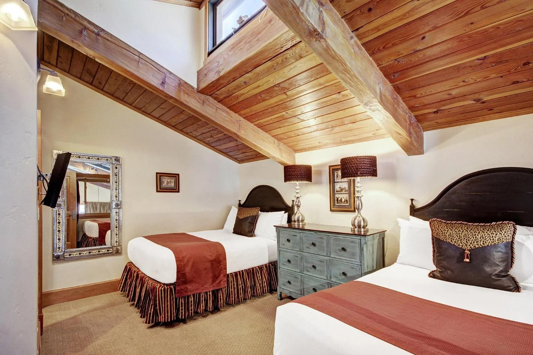 Photo of the whole room, Bed in Lodge at Vail, A RockResort