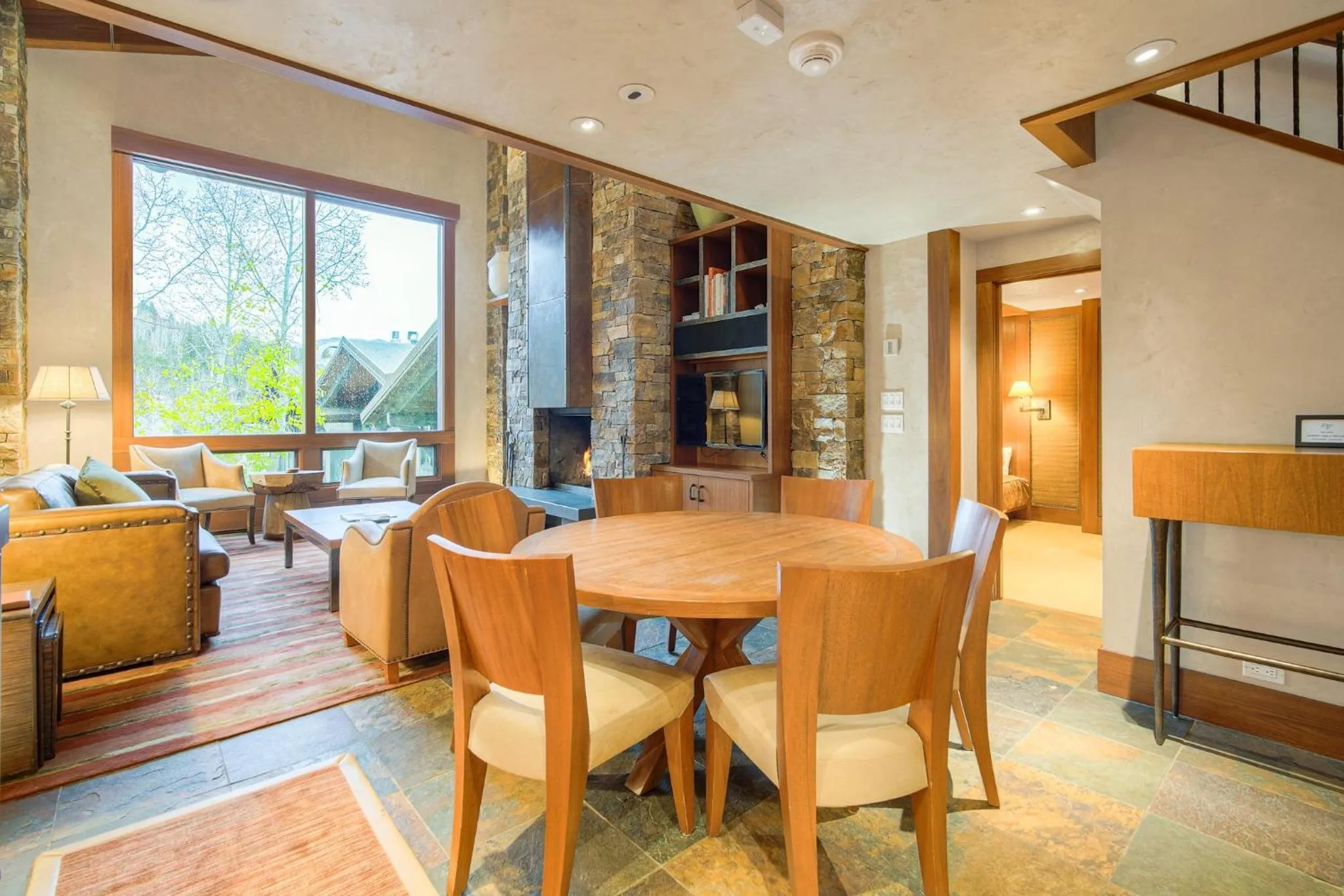 Dining area in Lodge at Vail, A RockResort by Vail Resorts