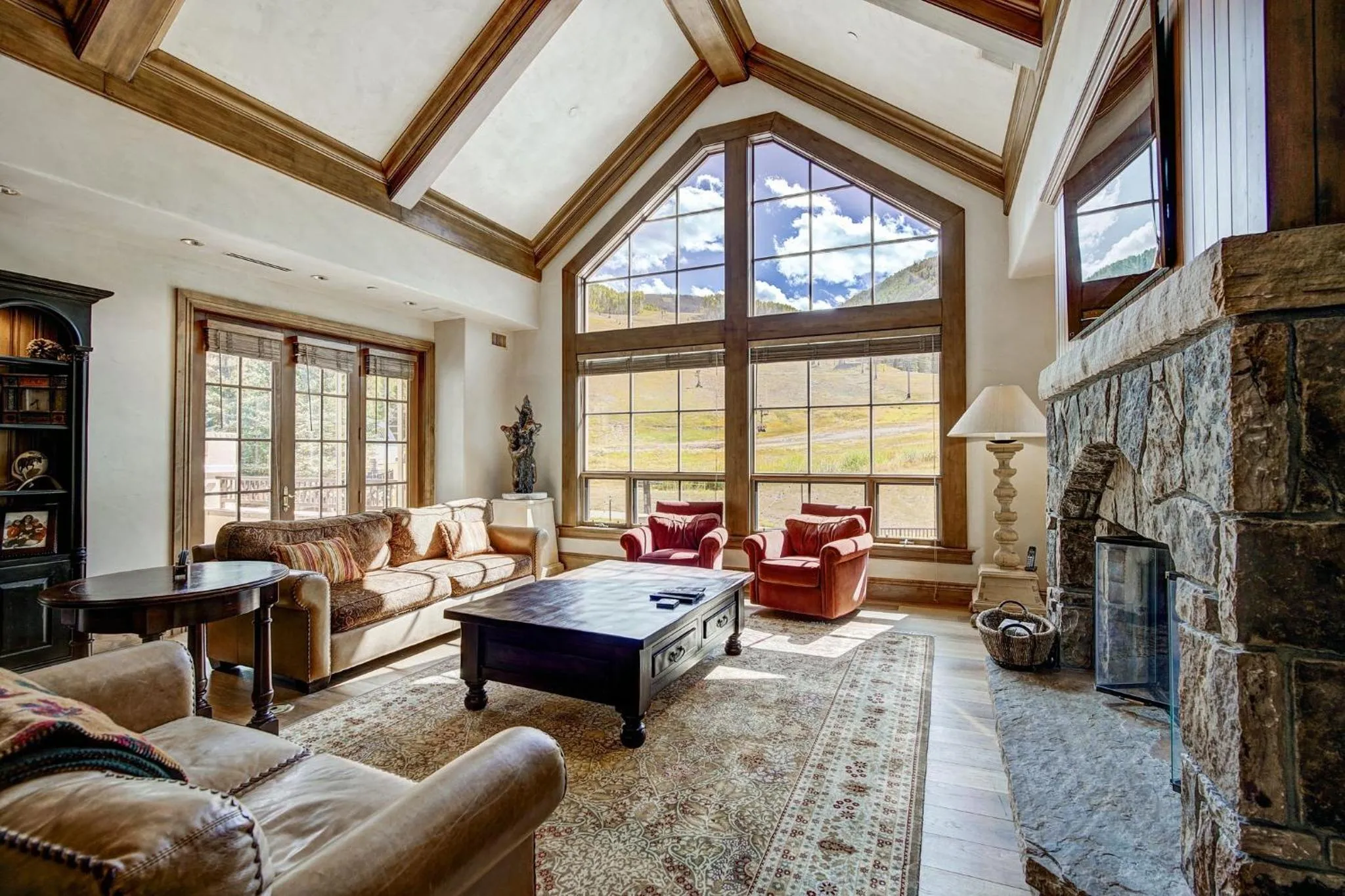 Living room in Lodge at Vail, A RockResort