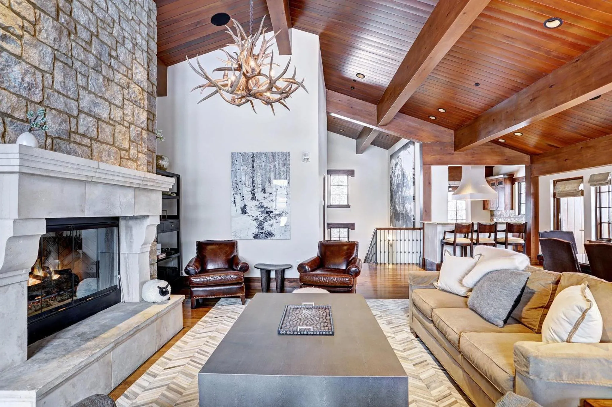 Living room in Lodge at Vail, A RockResort