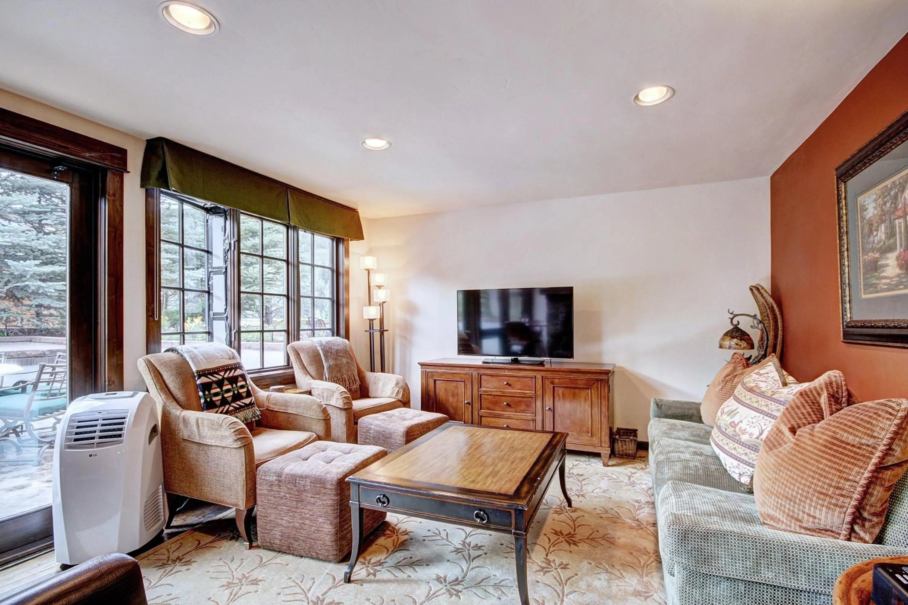 Living room in Lodge at Vail, A RockResort