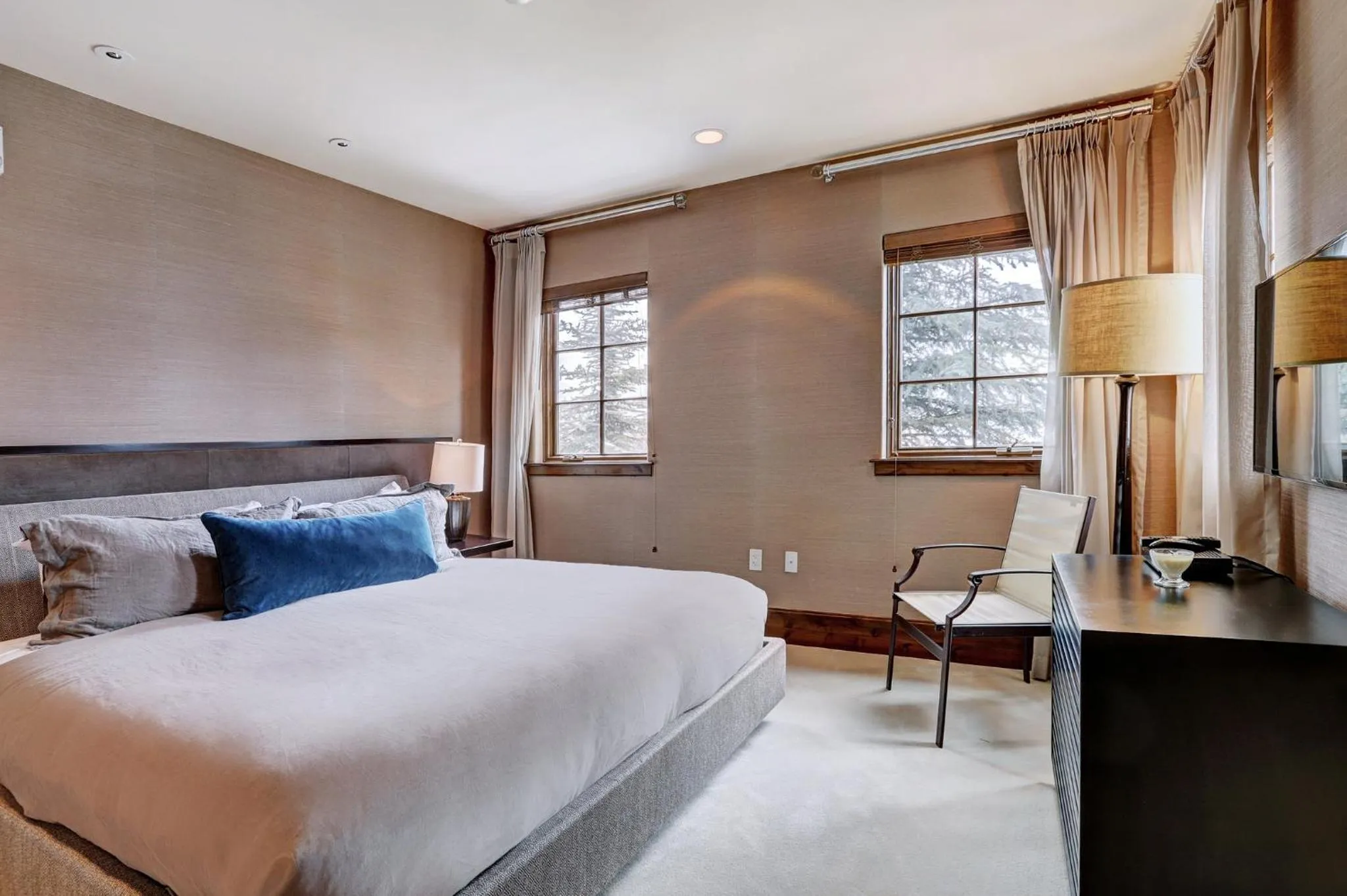 Bedroom, Bed in Lodge at Vail, A RockResort