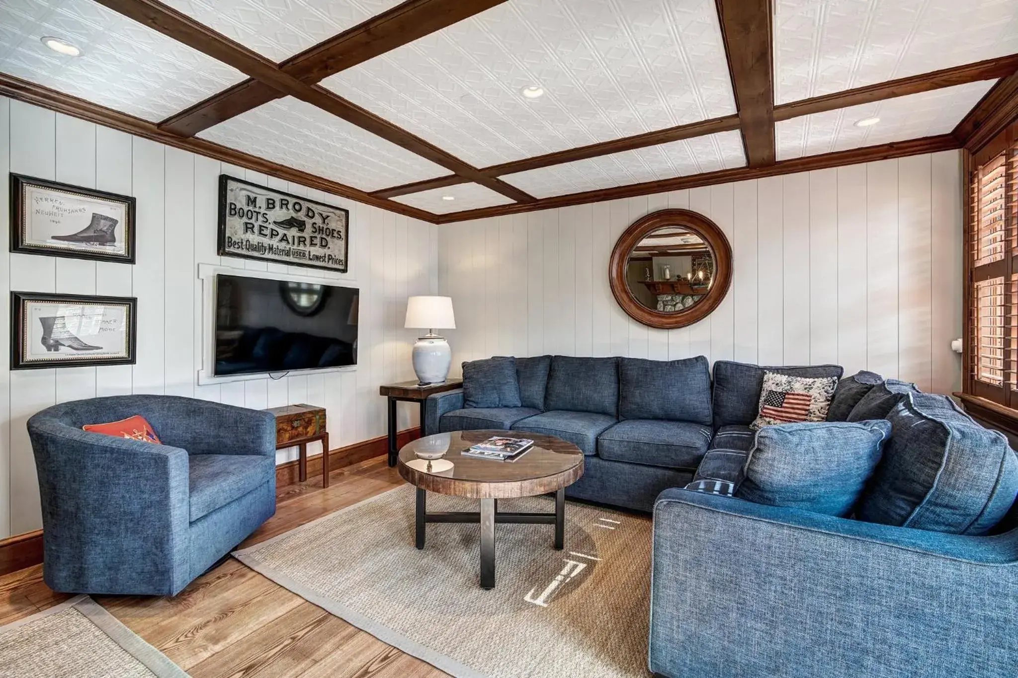 Living room in Lodge at Vail, A RockResort by Vail Resorts Living room in Lodge at Vail, A RockResort by Vail Resorts